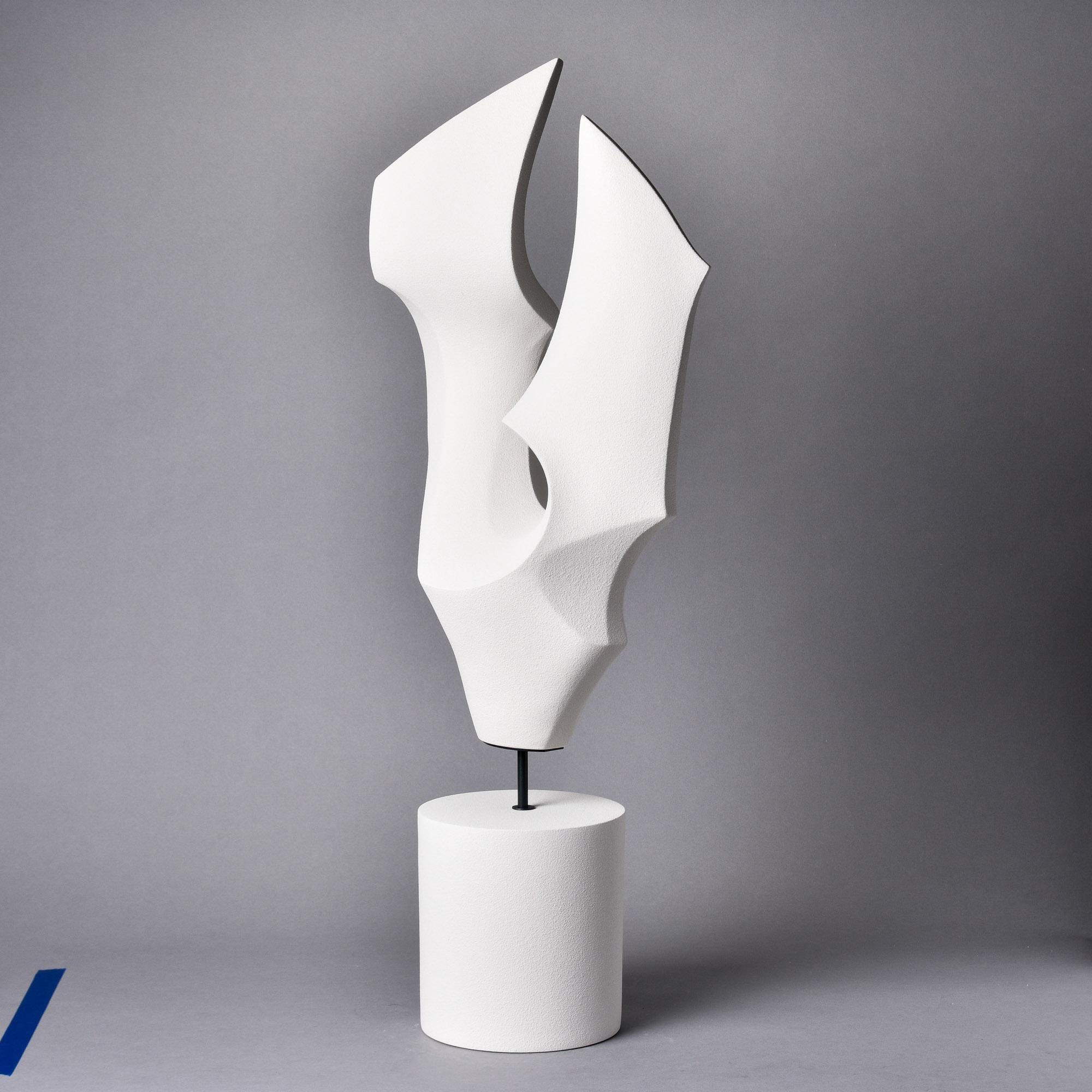 XXI secolo e contemporaneo Scultura astratta in ceramica spagnola alta con finitura ossea opaca in vendita