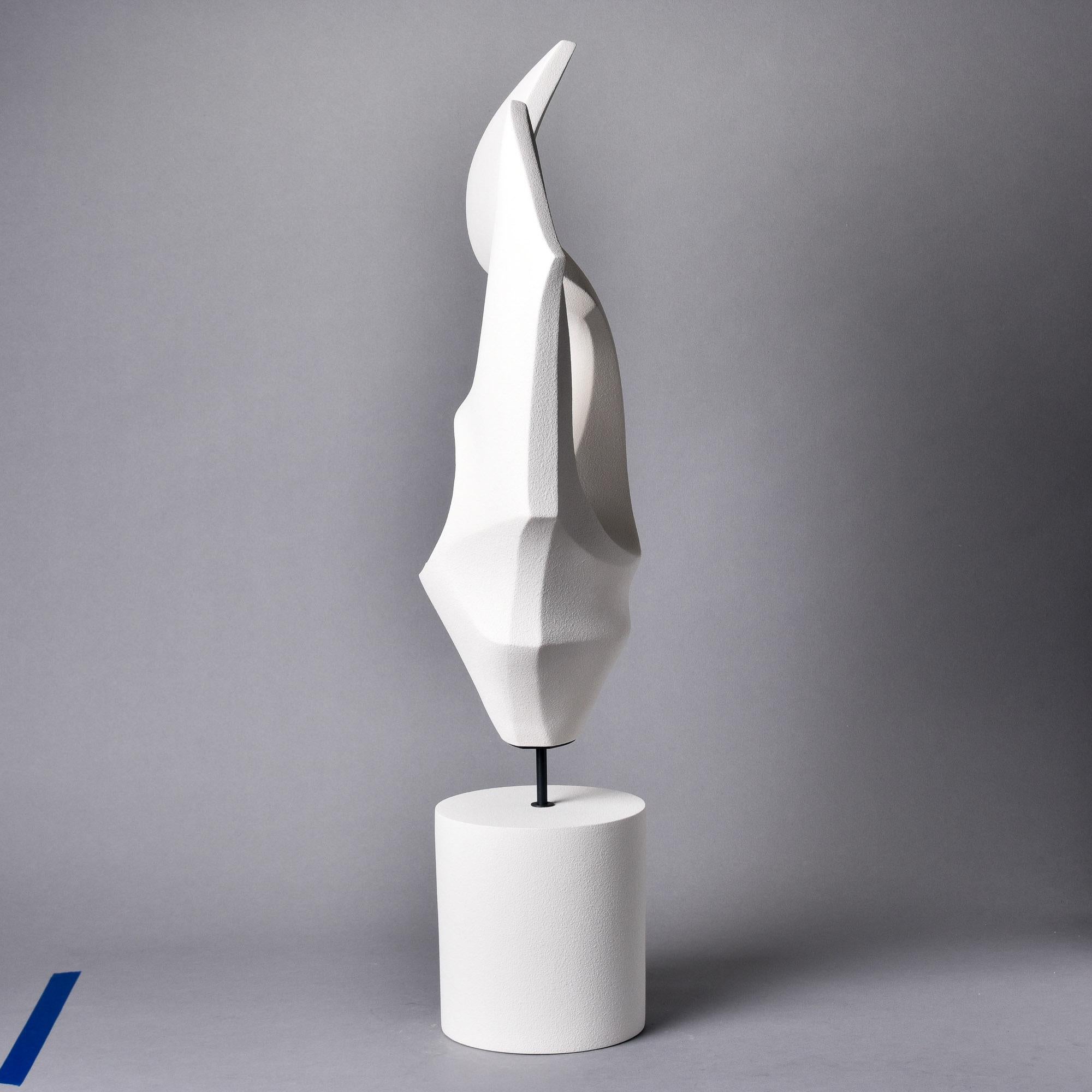 Metallo Scultura astratta in ceramica spagnola alta con finitura ossea opaca in vendita
