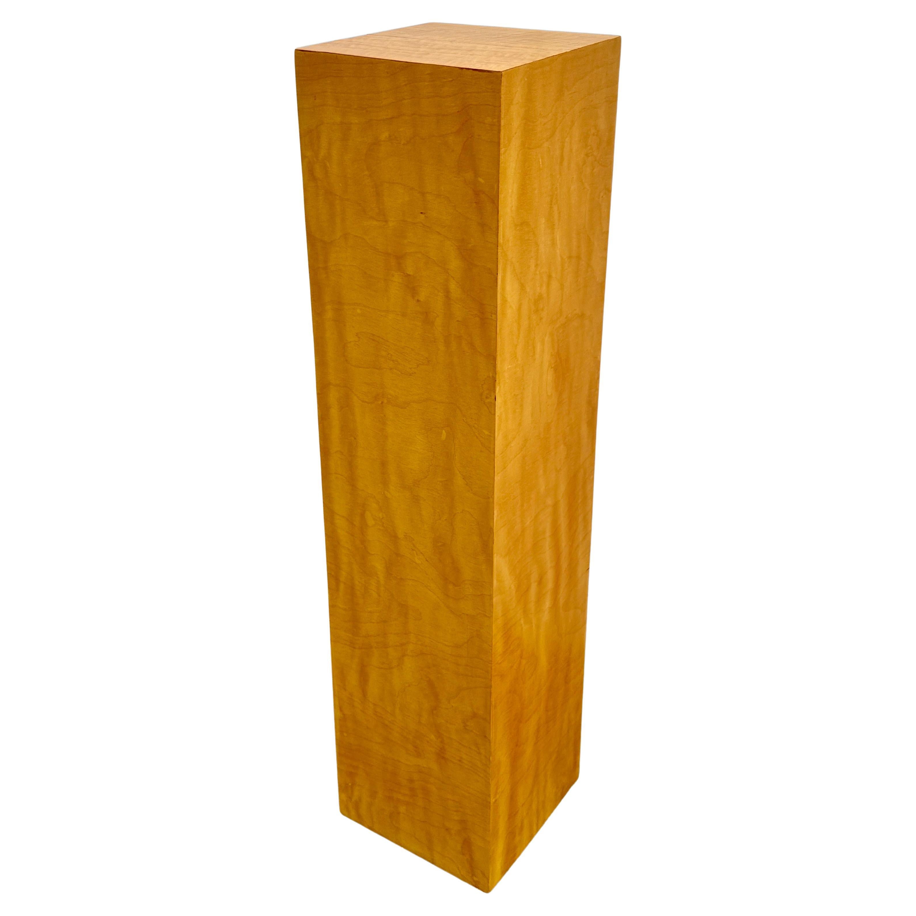 Pedestal cuadrado alto de madera de burl moderna de mediados de siglo