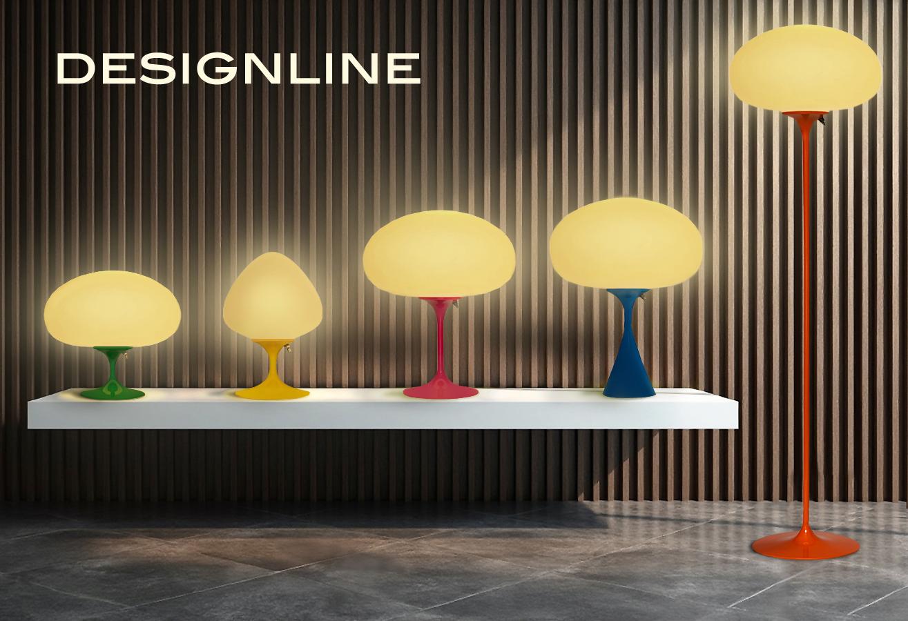Große Stemlite-Tischlampe von Designline in Weiß mit weißem mattiertem Schirm (21. Jahrhundert und zeitgenössisch) im Angebot