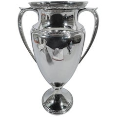 Grande coupe à trophée d'amphore en argent sterling de Gorham