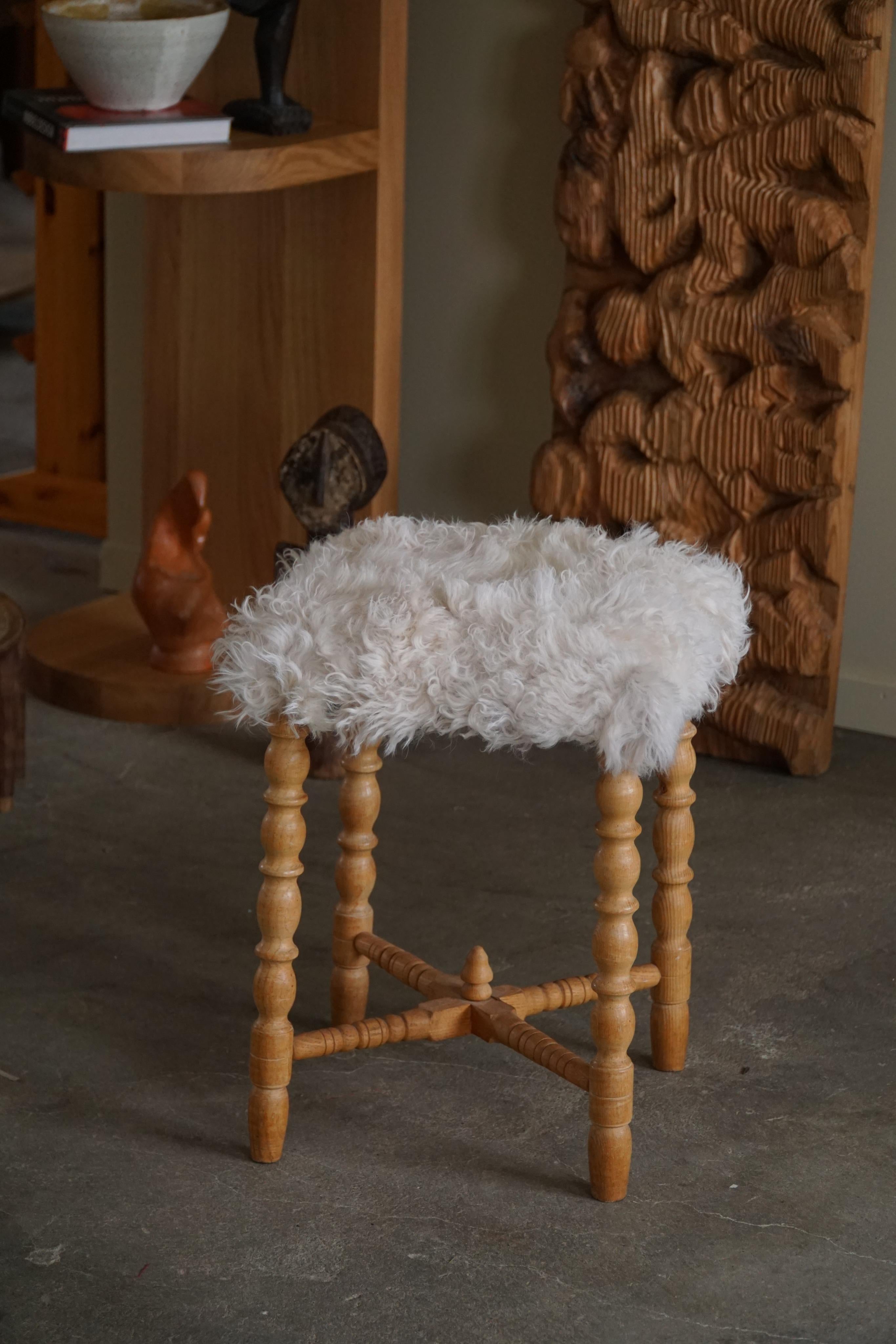 Tall Stool in Oak, Reupholstered in Lambswool, Danish Cabinetmaker, 1950s For Sale 4