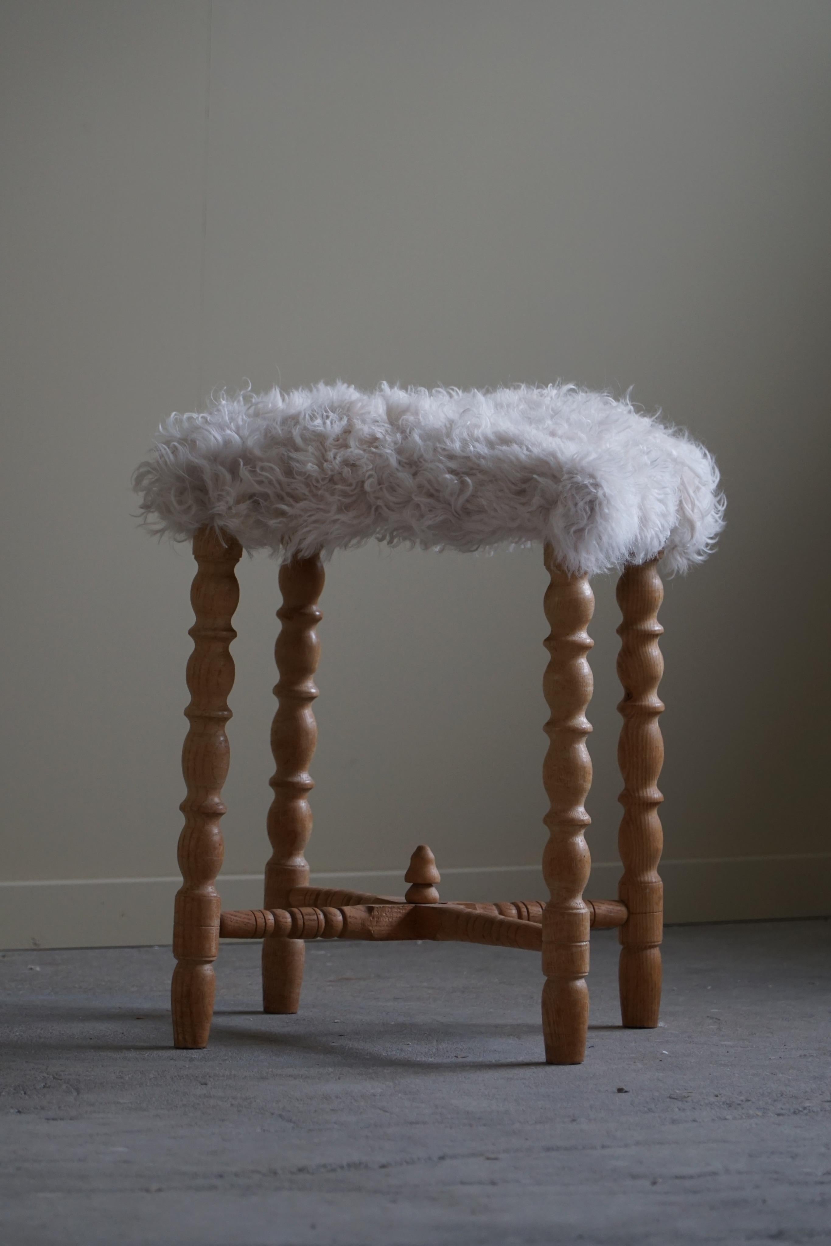 Tall Stool in Oak, Reupholstered in Lambswool, Danish Cabinetmaker, 1950s For Sale 2