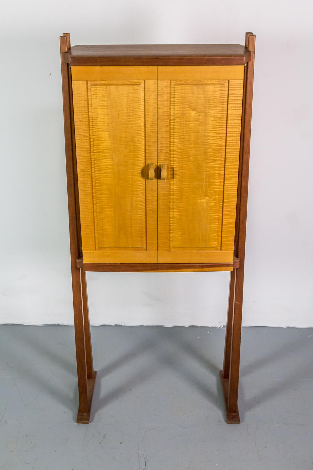 Tall studio cabinet in different woods by American Craftsman Mike Bartell 1989
Two doors and two insert shelves in glass.