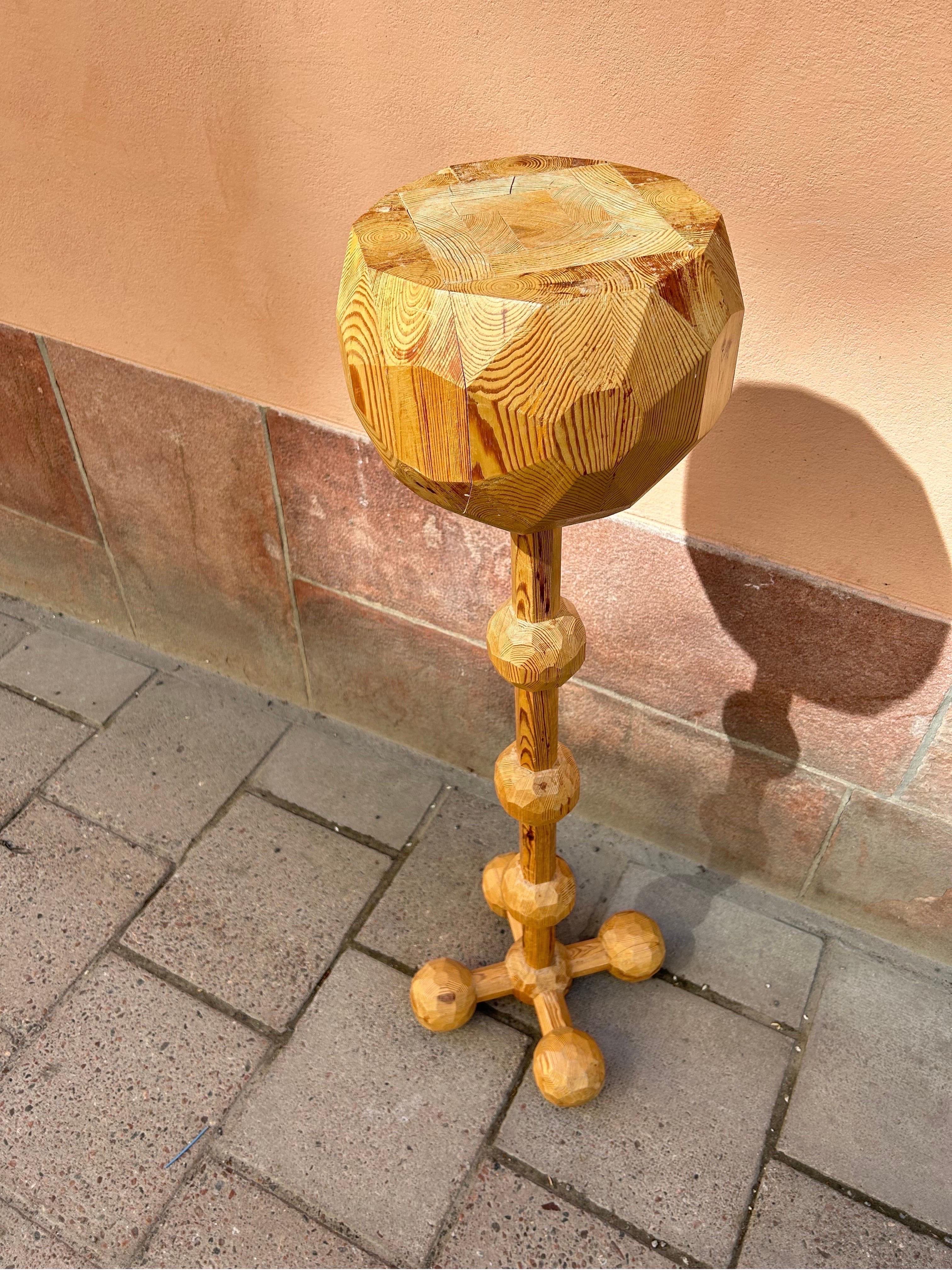 Tall Swedish Brutalist Pine Pedestal, 1983 In Good Condition For Sale In Valby, 84
