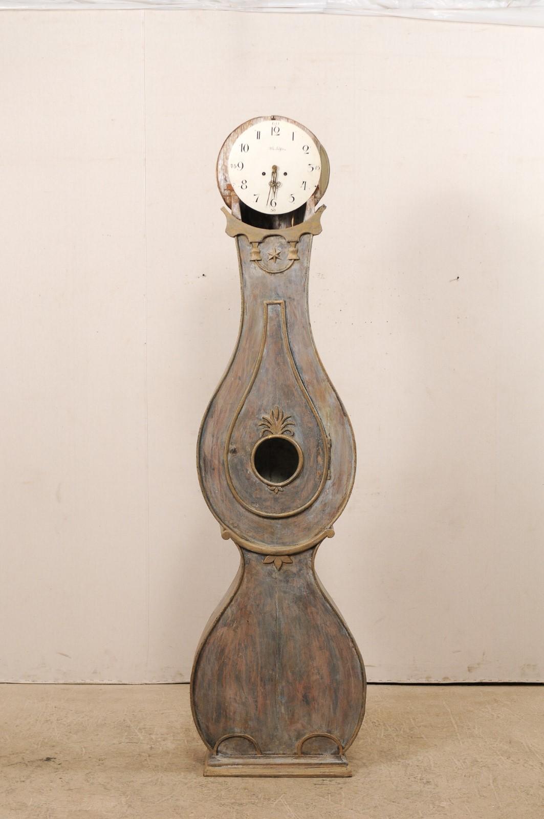 Tall Swedish Fryksdahl Carved and Painted Wood Floor Clock from the 19th Century In Good Condition In Atlanta, GA