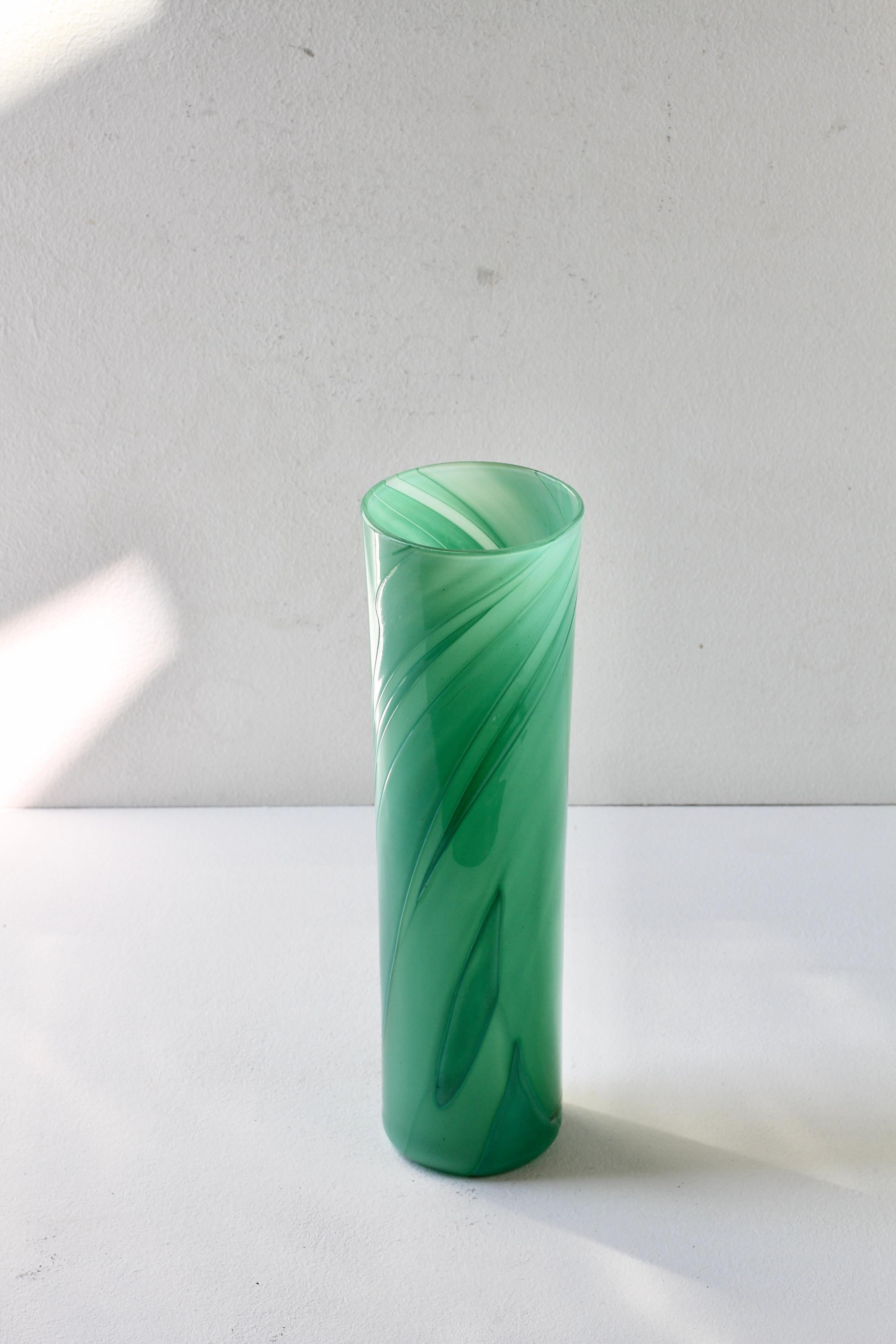 Tall Swedish Green 'Primavera' Glass Vase Signed Anna Ehrner for Kosta Boda 1999 In Excellent Condition For Sale In Landau an der Isar, Bayern