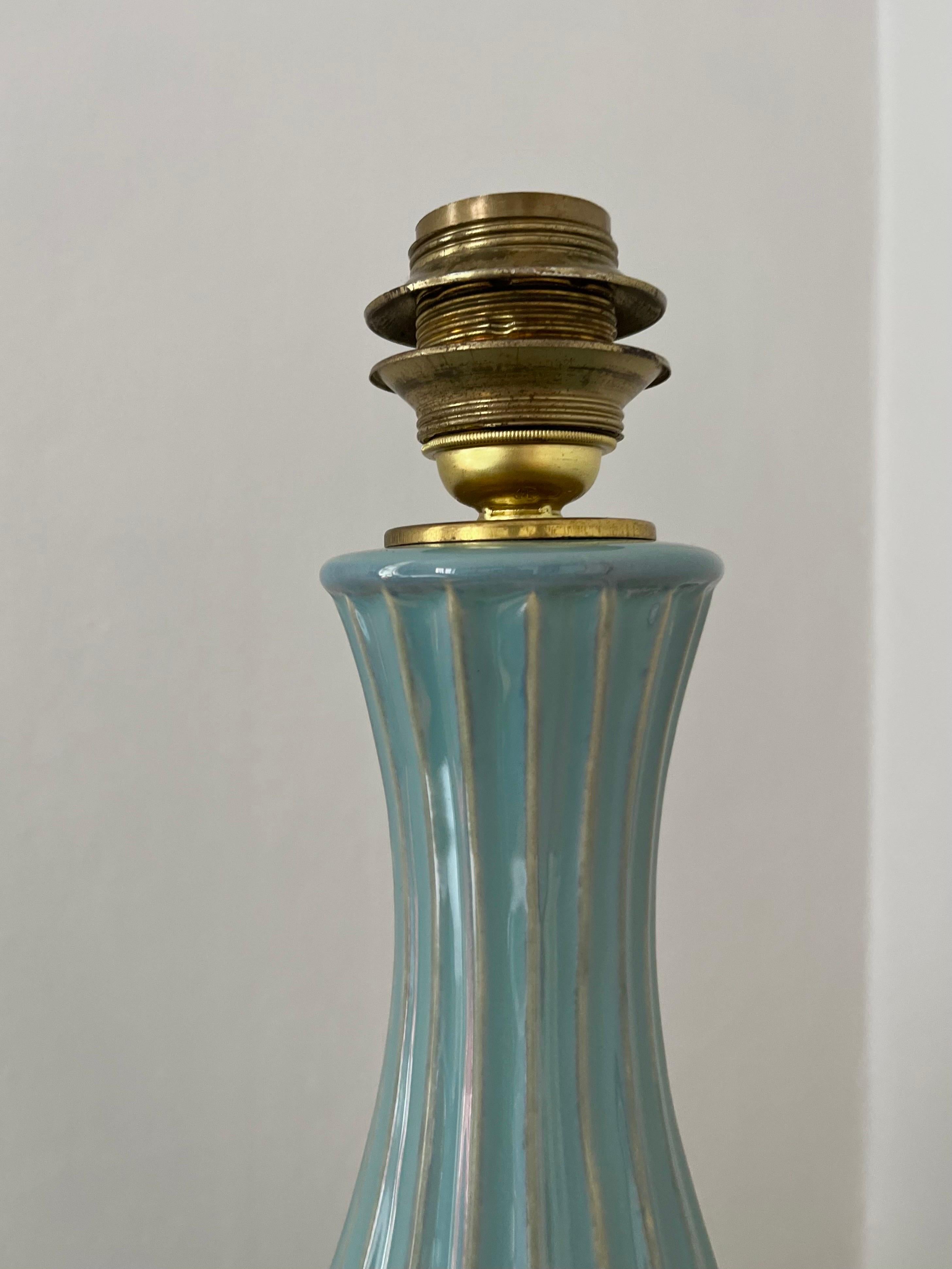 Tall Swedish Mid-Century fluted ceramic table lamp  In Good Condition In Frederiksberg C, DK