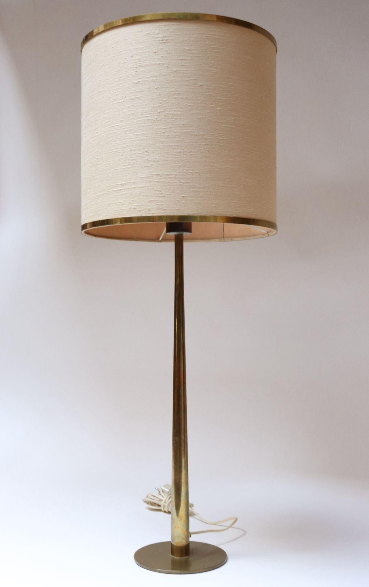 Große schwedische moderne Tischlampe aus Messing, Modell B66 von Hans Agne Jakobsson im Angebot 9