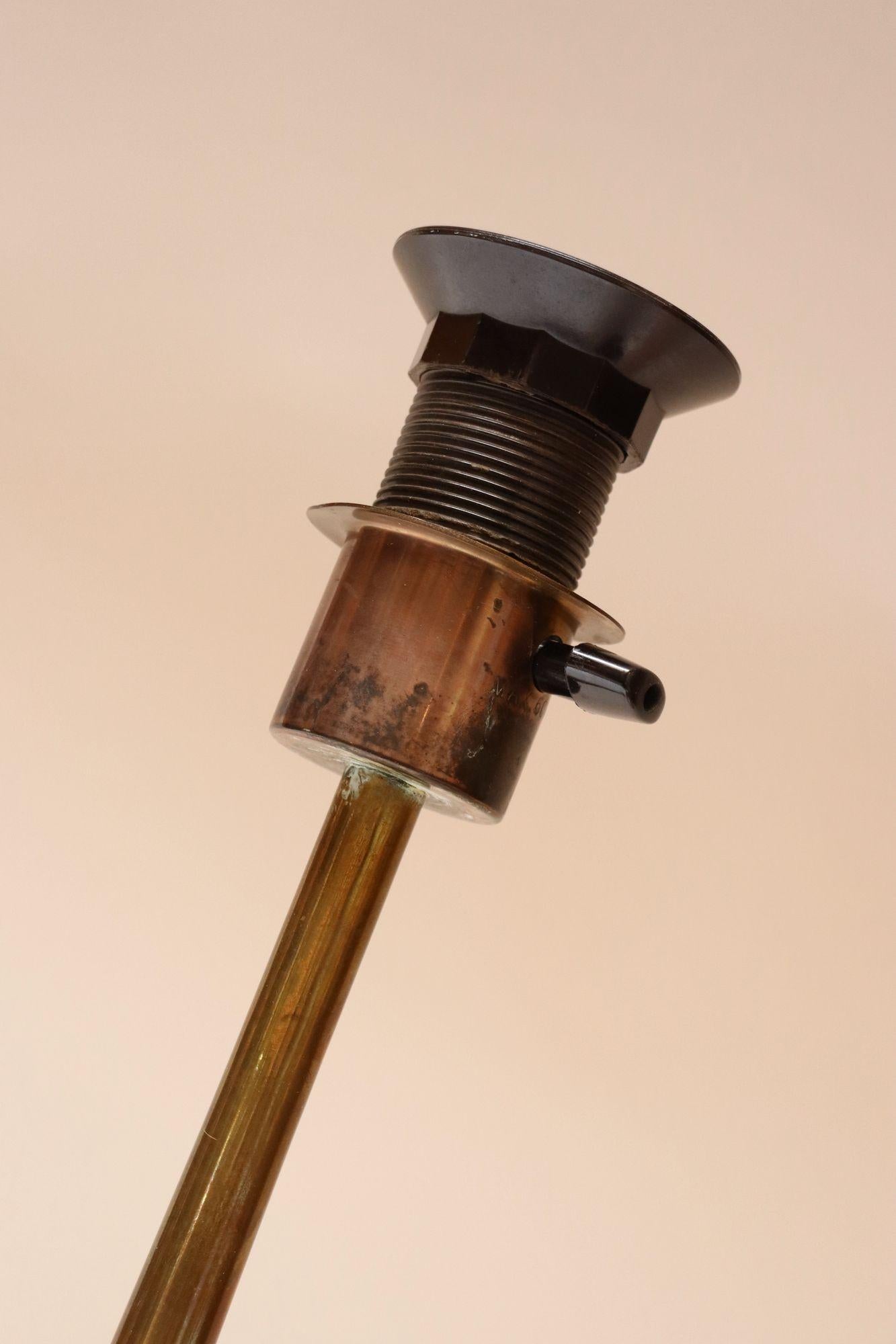 Große schwedische moderne Tischlampe aus Messing, Modell B66 von Hans Agne Jakobsson im Angebot 2