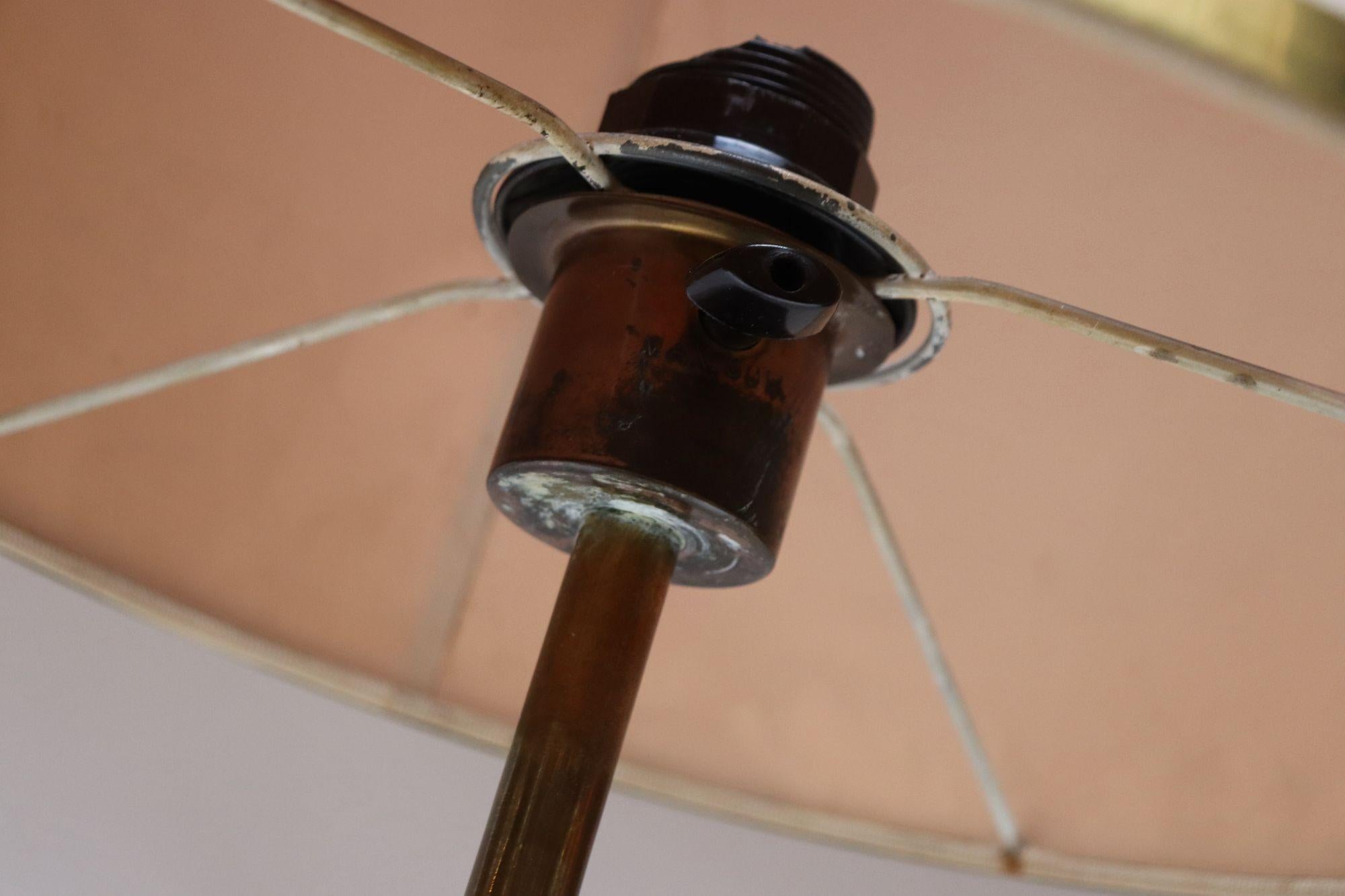 Große schwedische moderne Tischlampe aus Messing, Modell B66 von Hans Agne Jakobsson im Angebot 3