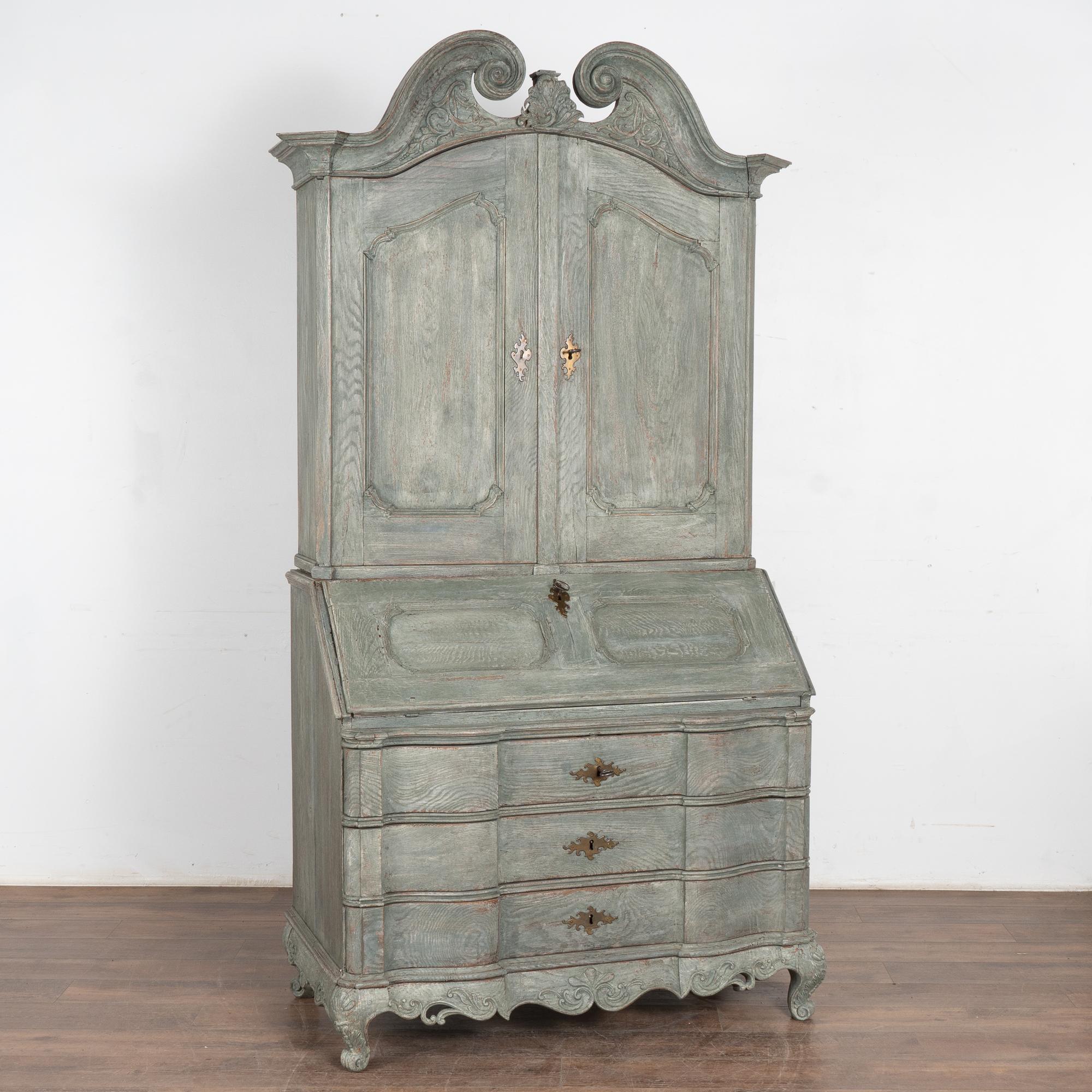 Tall Swedish Oak Secretary Bureau, circa 1780-1800 In Good Condition In Round Top, TX