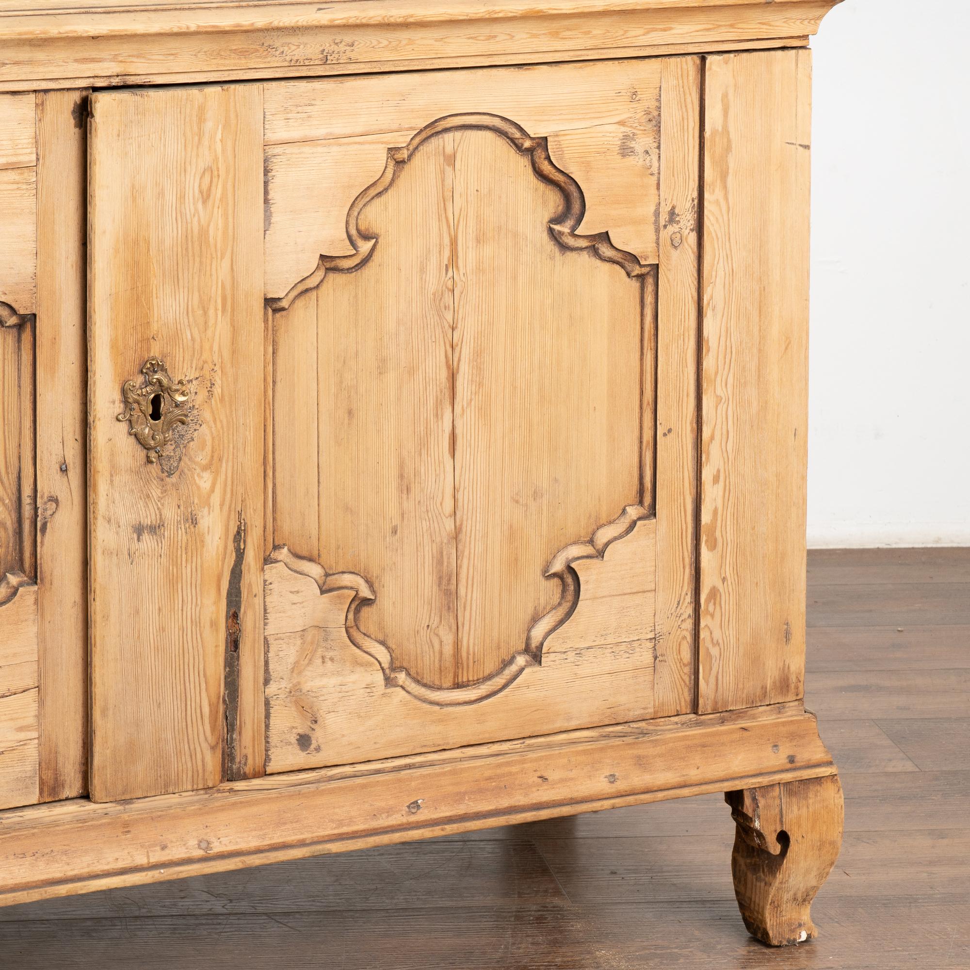 Credenza alta in pino svedese, circa 1800 in vendita 3