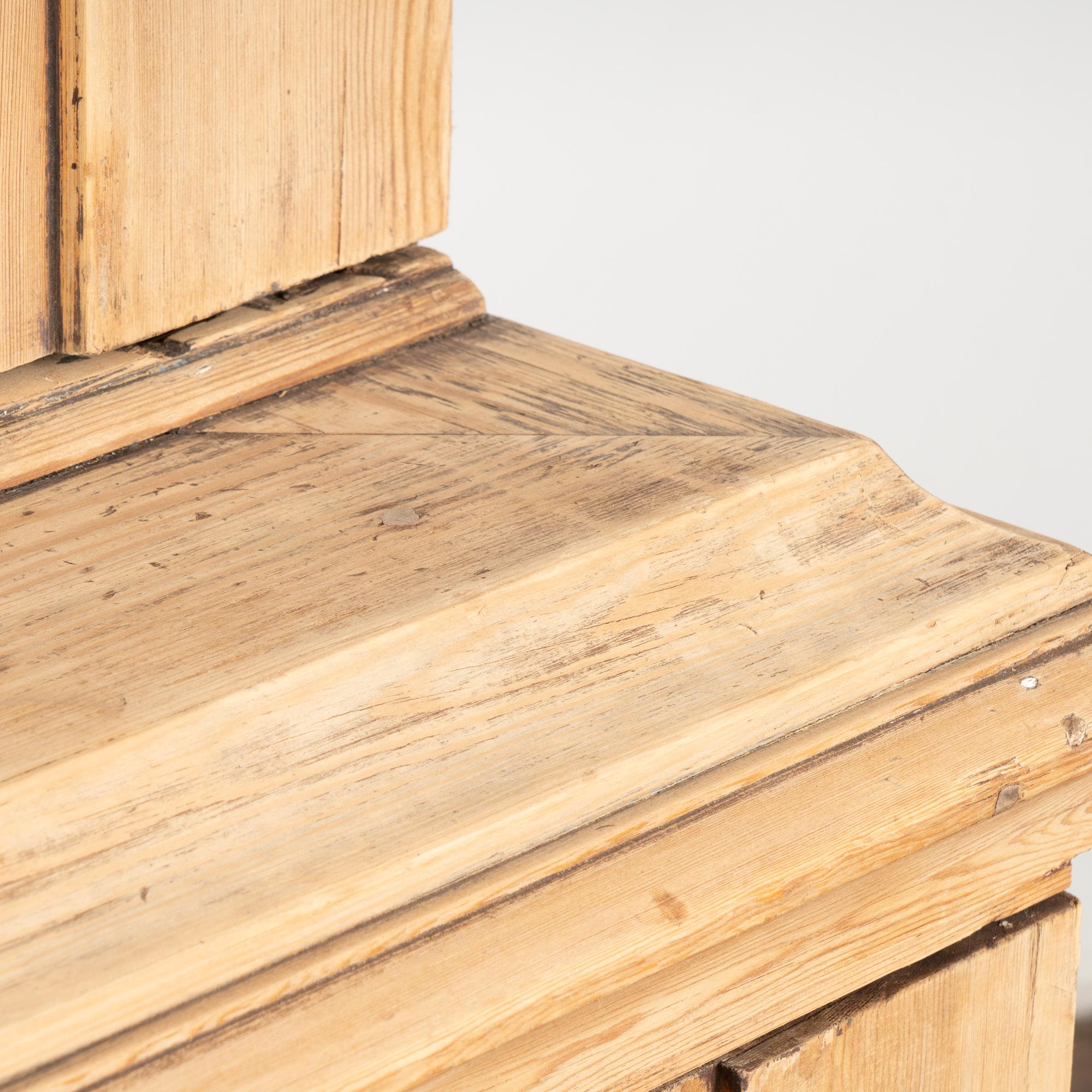 Metallo Credenza alta in pino svedese, circa 1800 in vendita