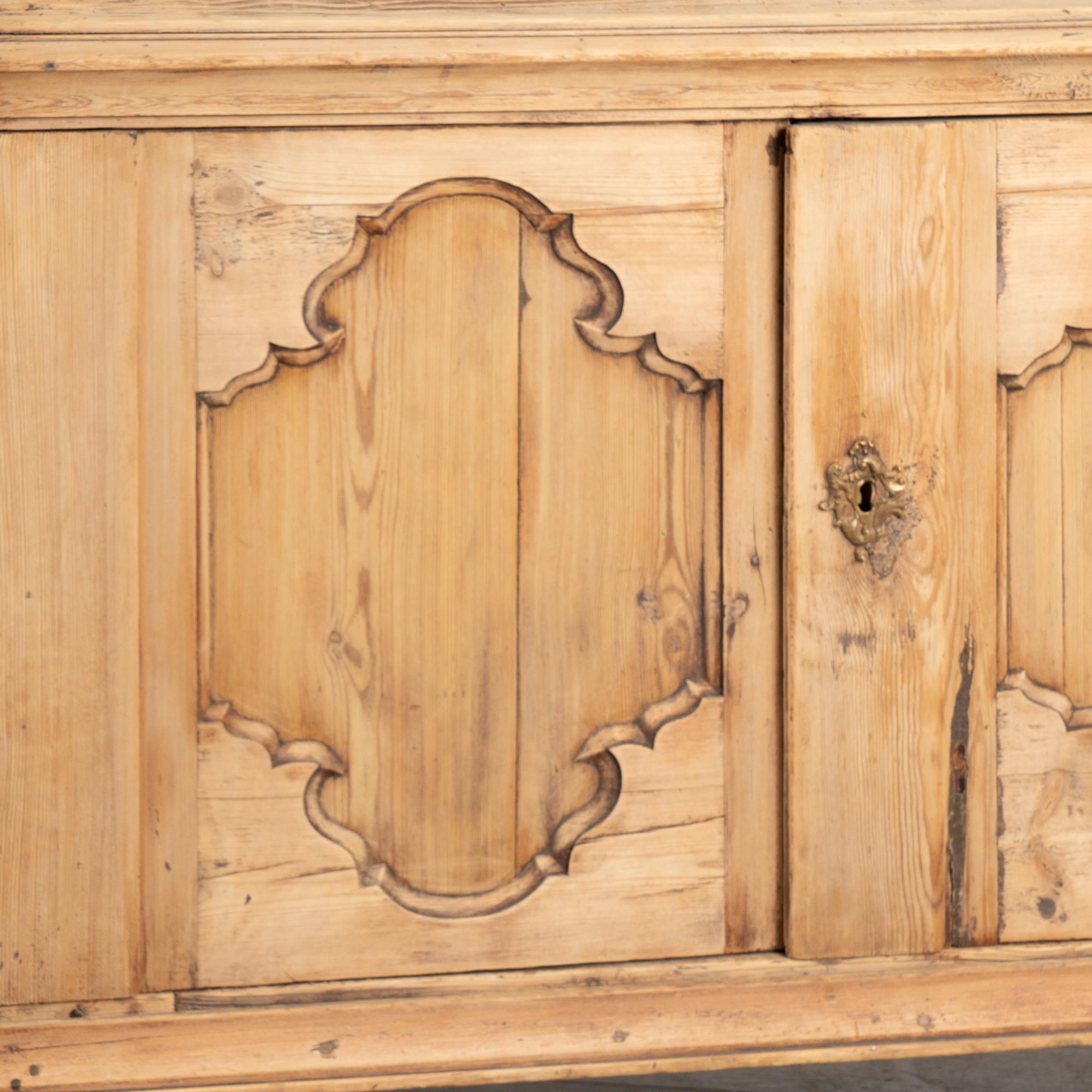 Credenza alta in pino svedese, circa 1800 in vendita 1