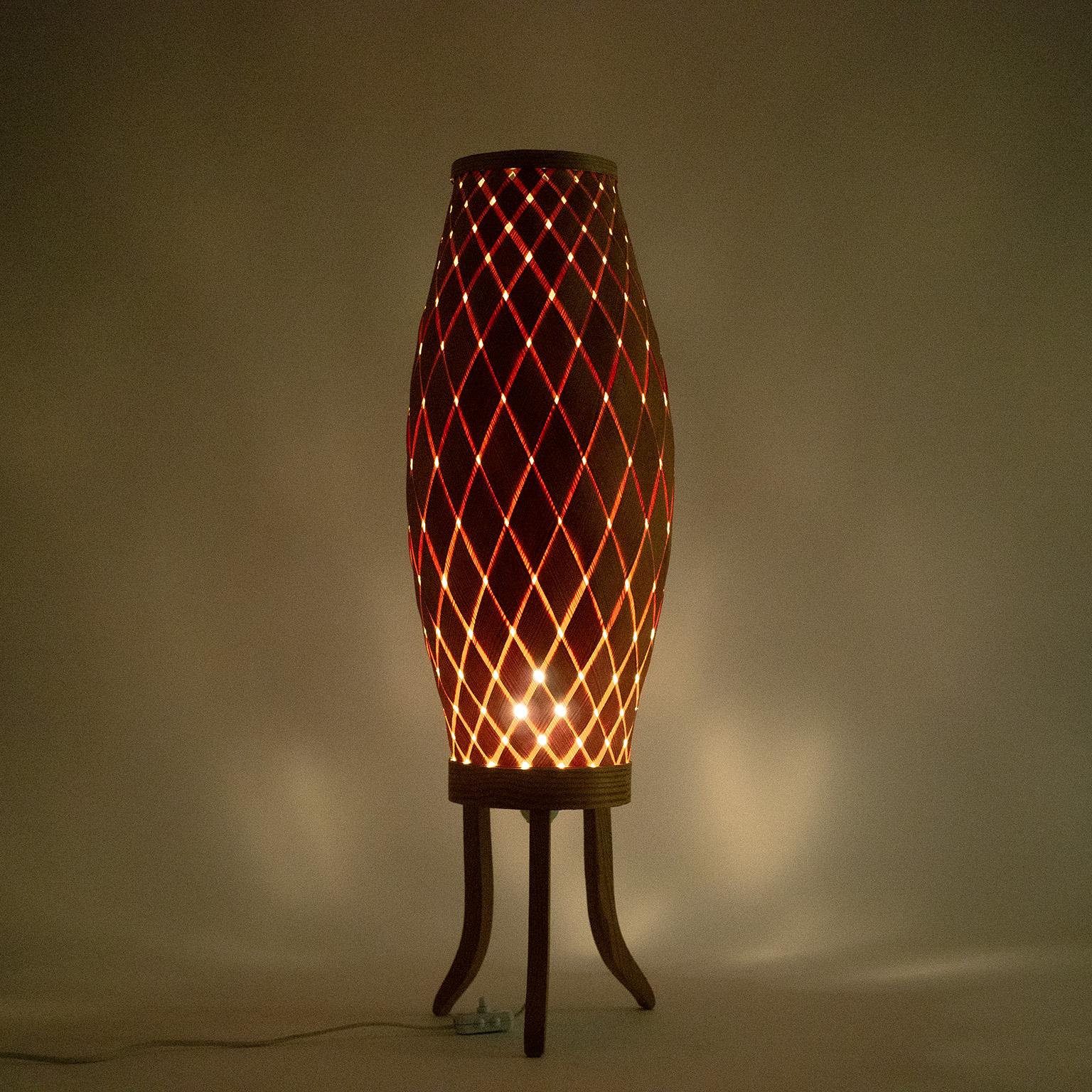 Tall Swedish Pinewood Table Lamp, 1960s In Good Condition For Sale In Vienna, AT