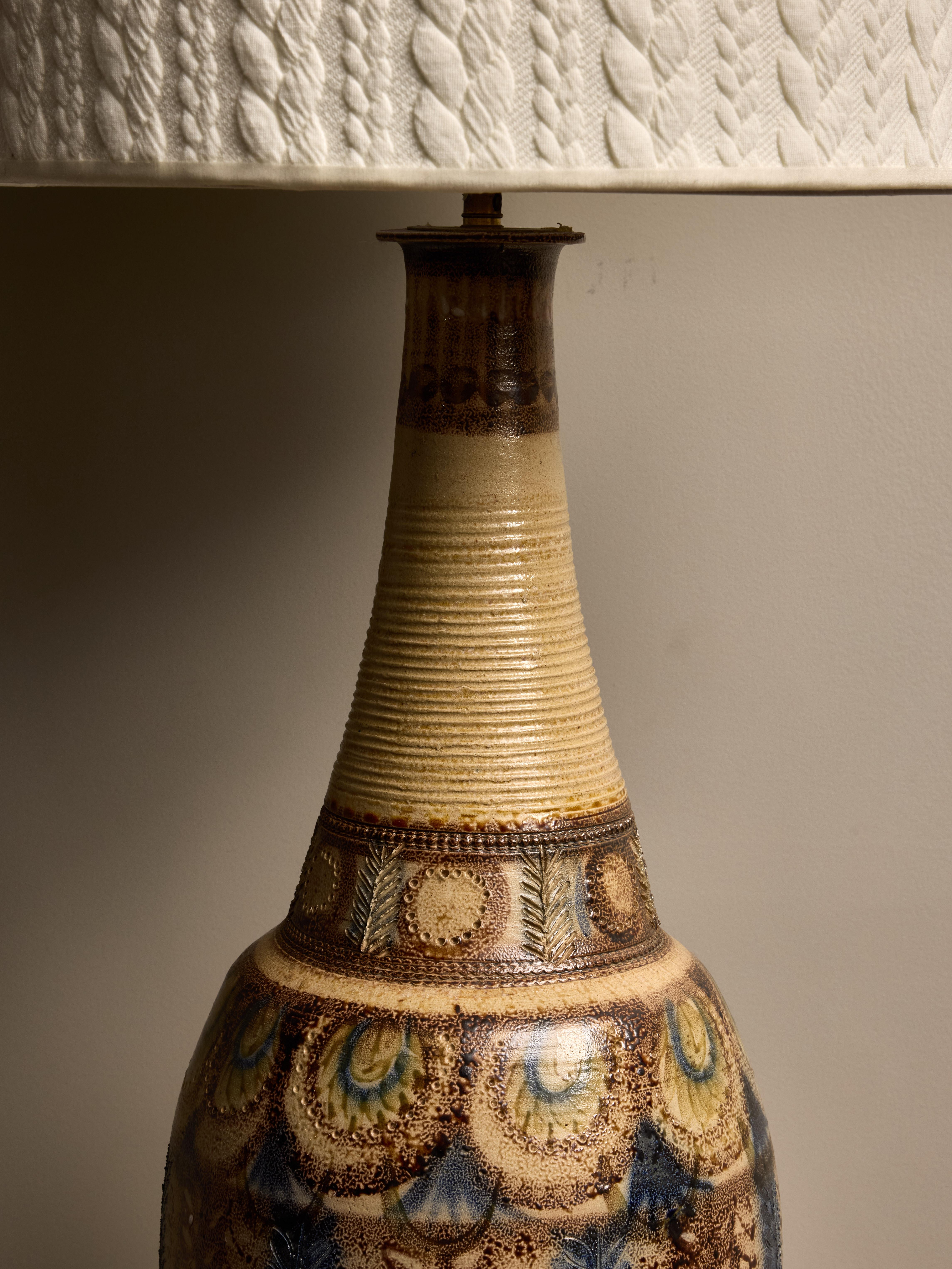 Lámpara de mesa alta by J.C. Courjauld Cerámico en venta