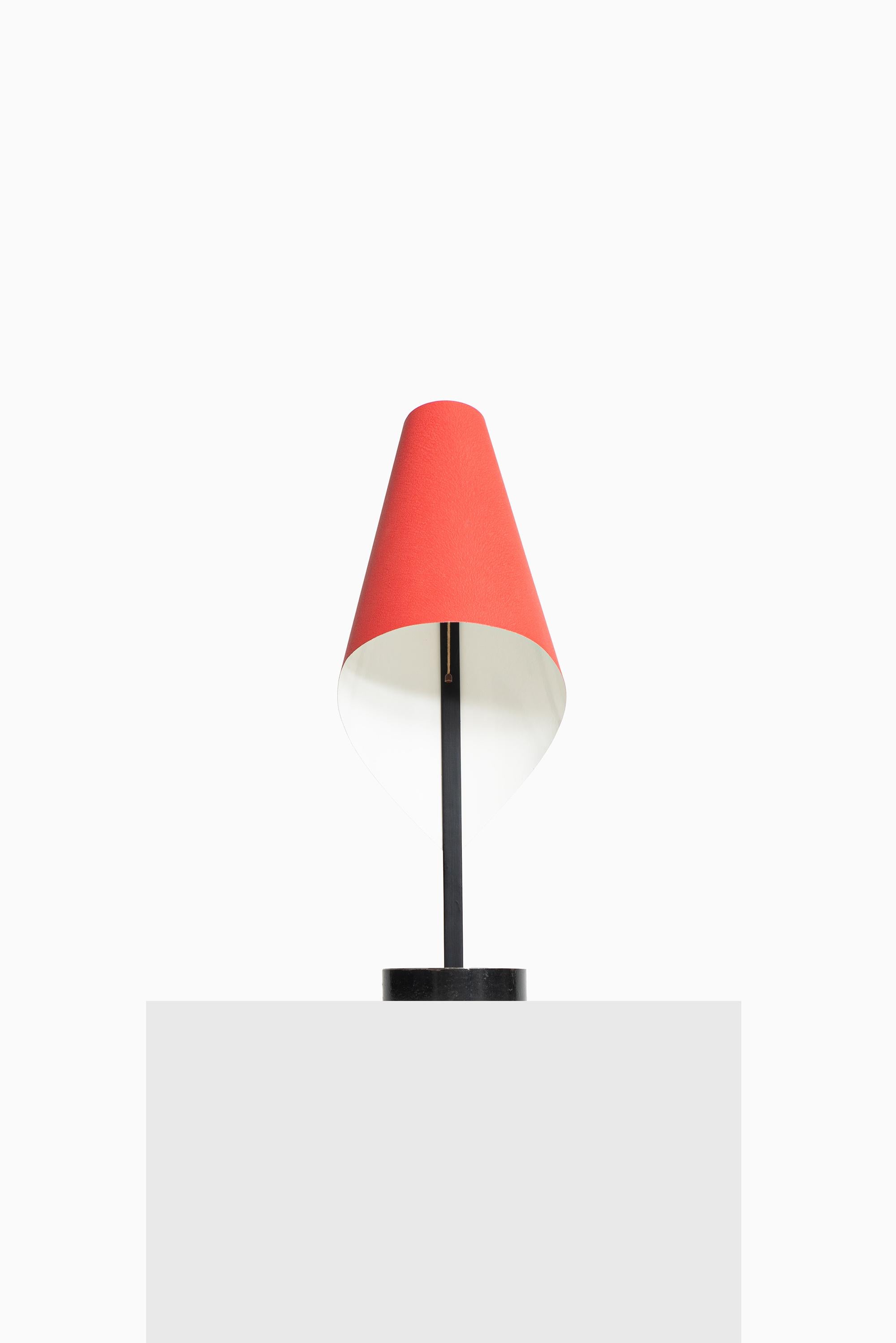 Midcentury table lamp by unknown designer. Produced in Sweden.