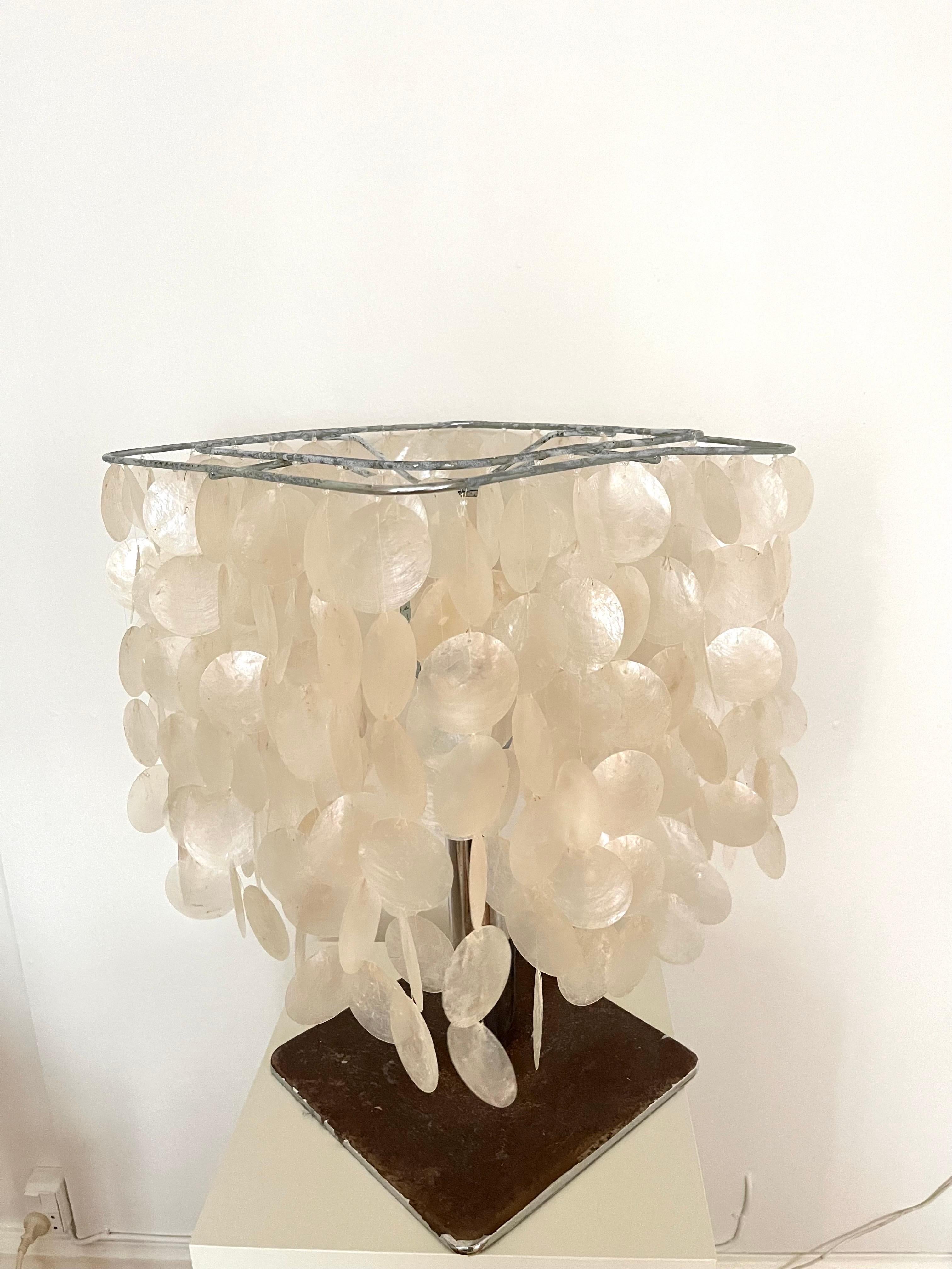 lampada con conchiglie