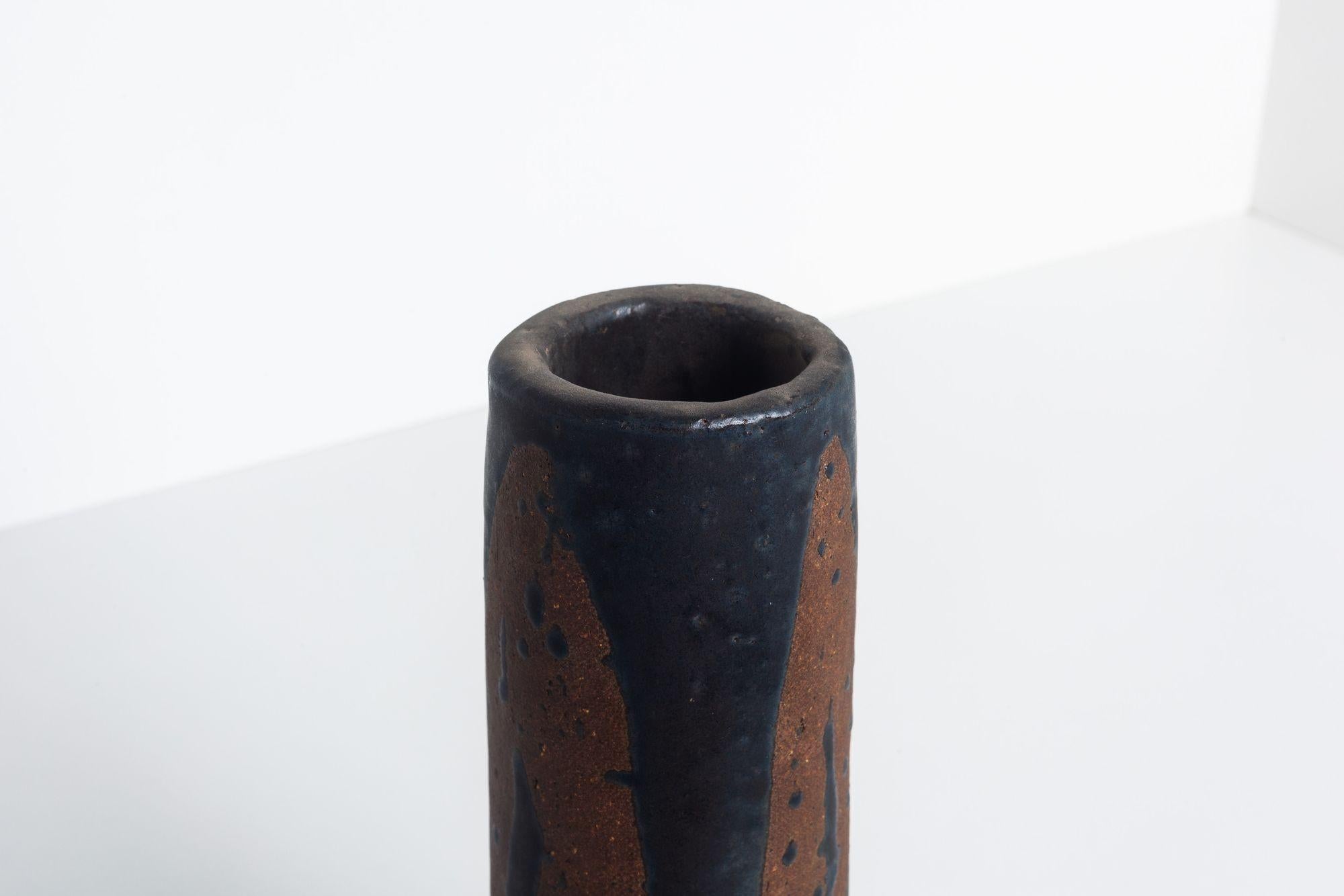 Americano Vaso alto in ceramica smaltata al catrame su bisquit, firmato in vendita