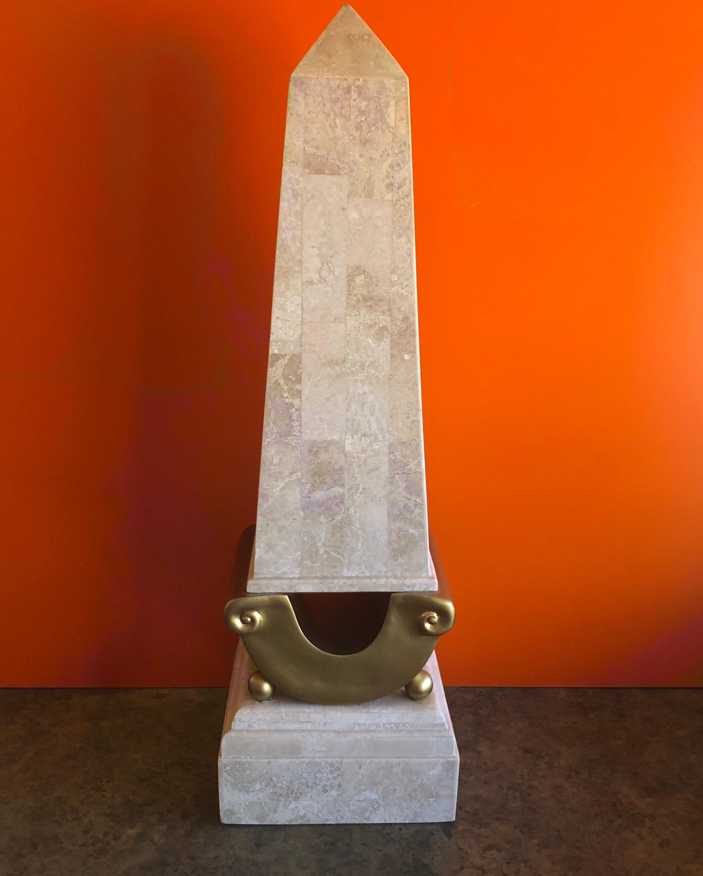 Tall Tessellated Stone Obelisk in the Style of Marquis of Beverly Hills In Good Condition In San Diego, CA