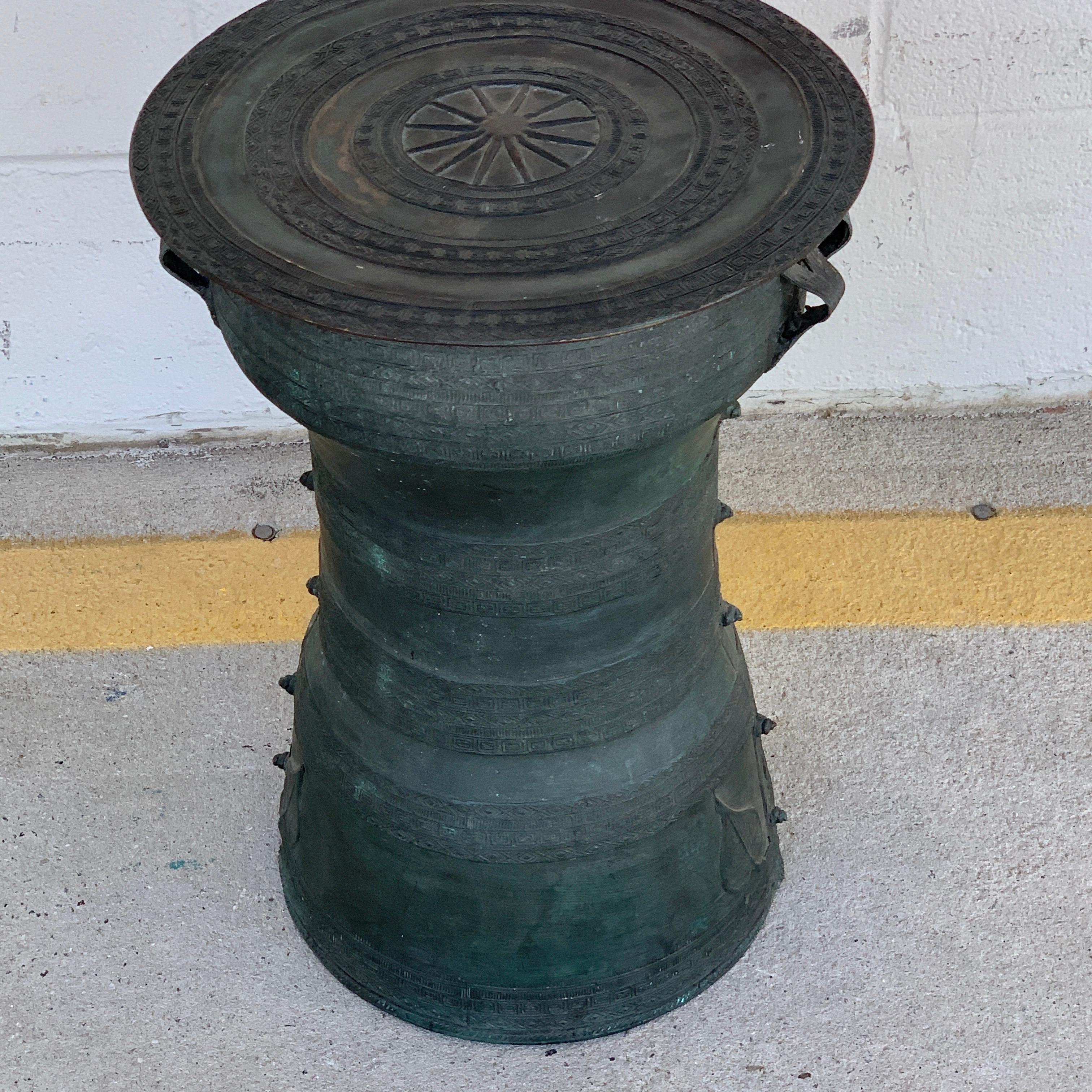 20ième siècle Grand tambour de pluie en bronze d'Asie du Sud-Est / tambour Dong Son