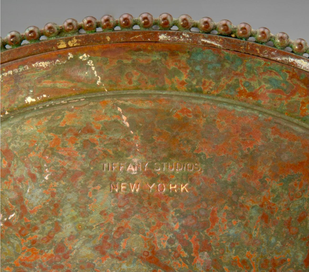Grande lampe de bureau Tiffany Studios Banded Dogwood en verre plombé et bronze en vente 1