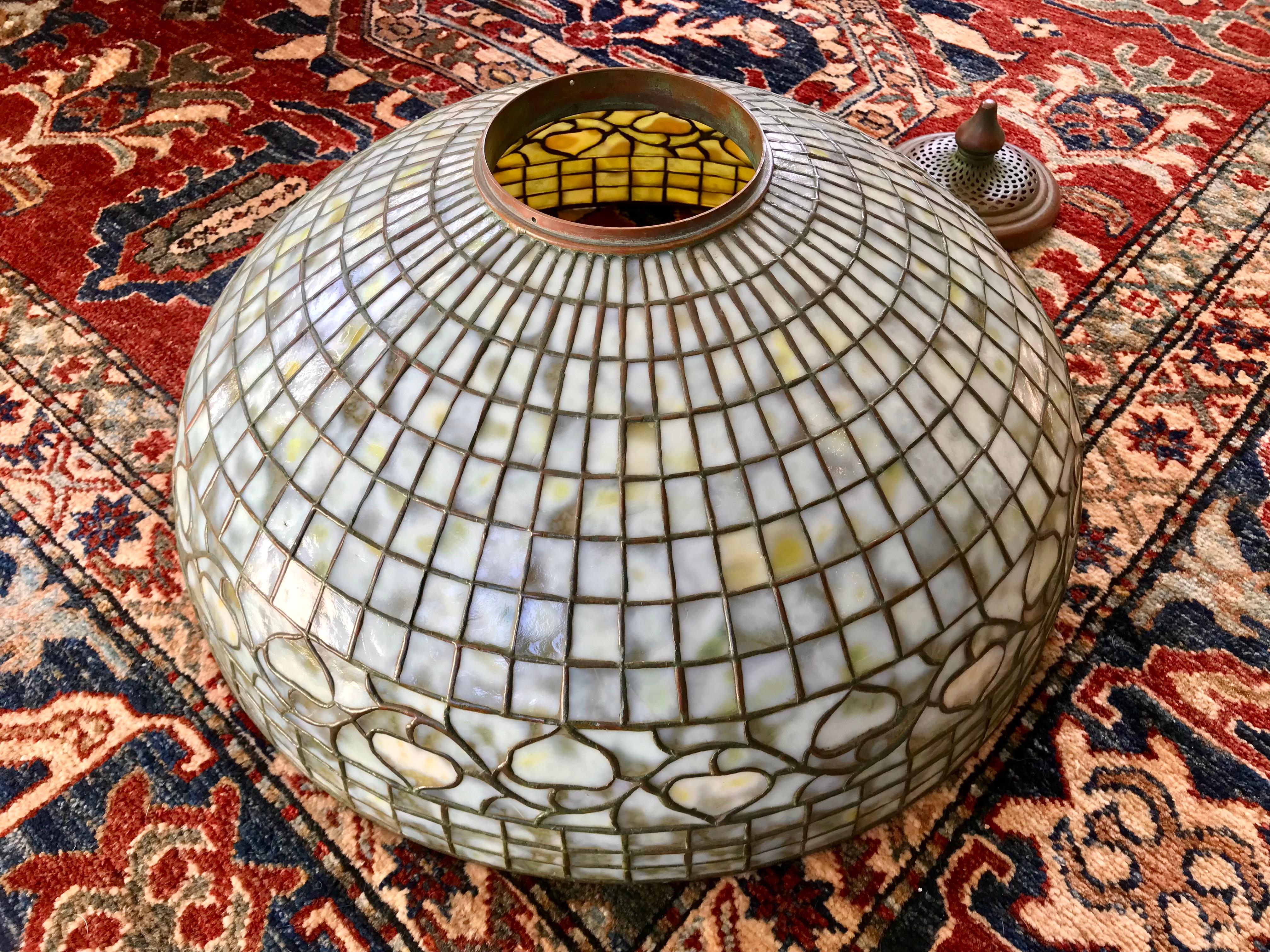 Tall Tiffany Studios Geometric 20” Vine Border Table Lamp For Sale 3