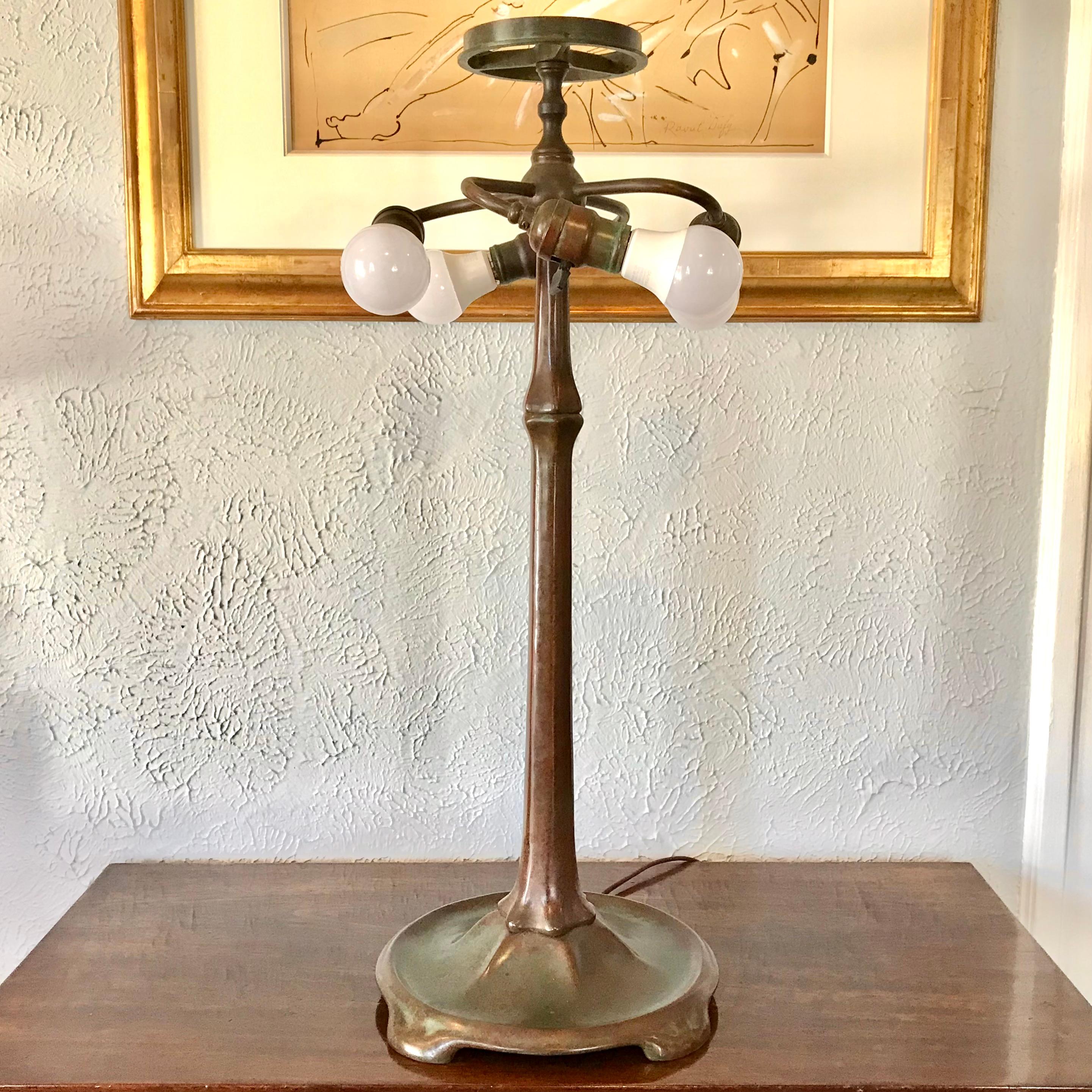 Tall Tiffany Studios Geometric 20” Vine Border Table Lamp For Sale 6