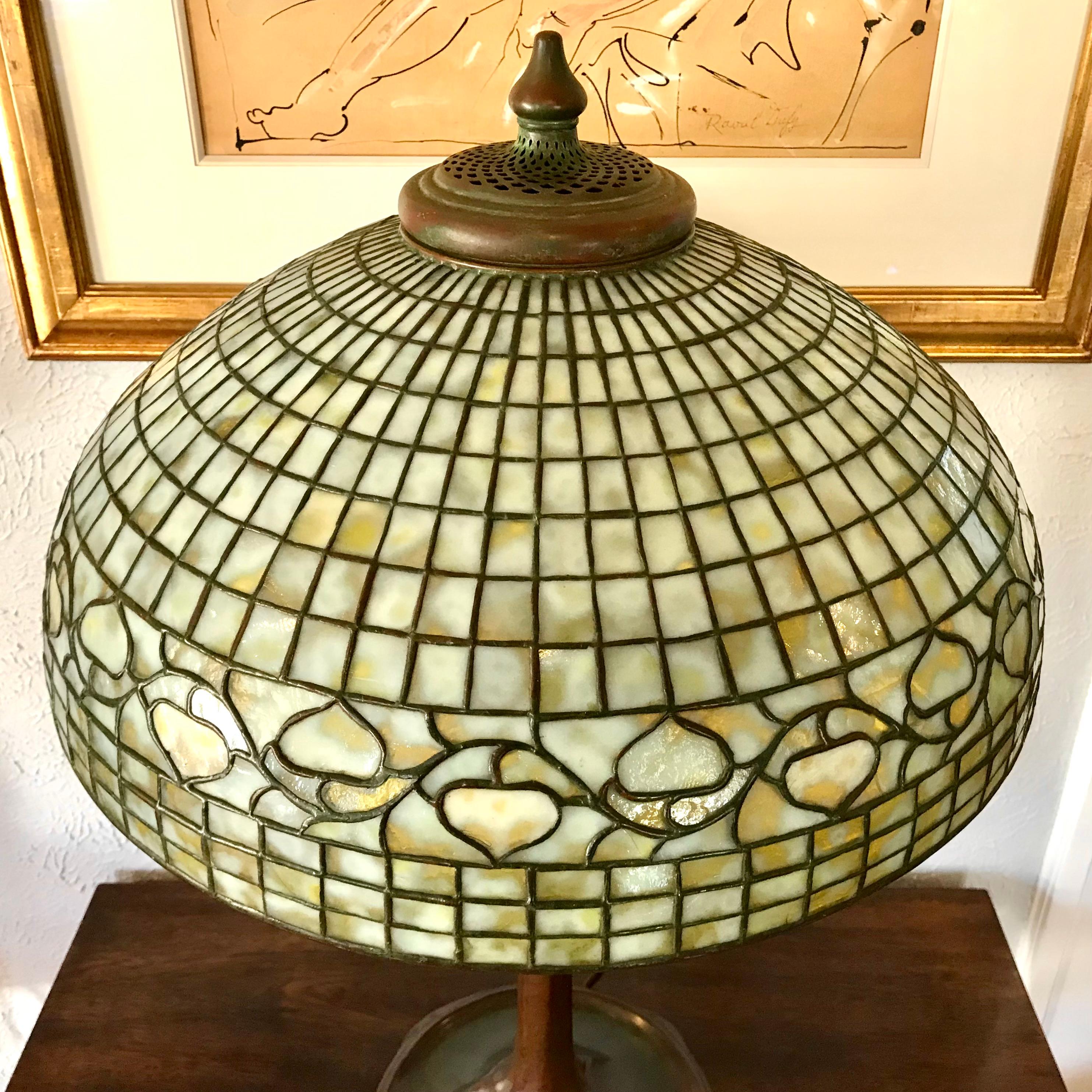 Tall Tiffany Studios Geometric 20” Vine Border Table Lamp For Sale 1