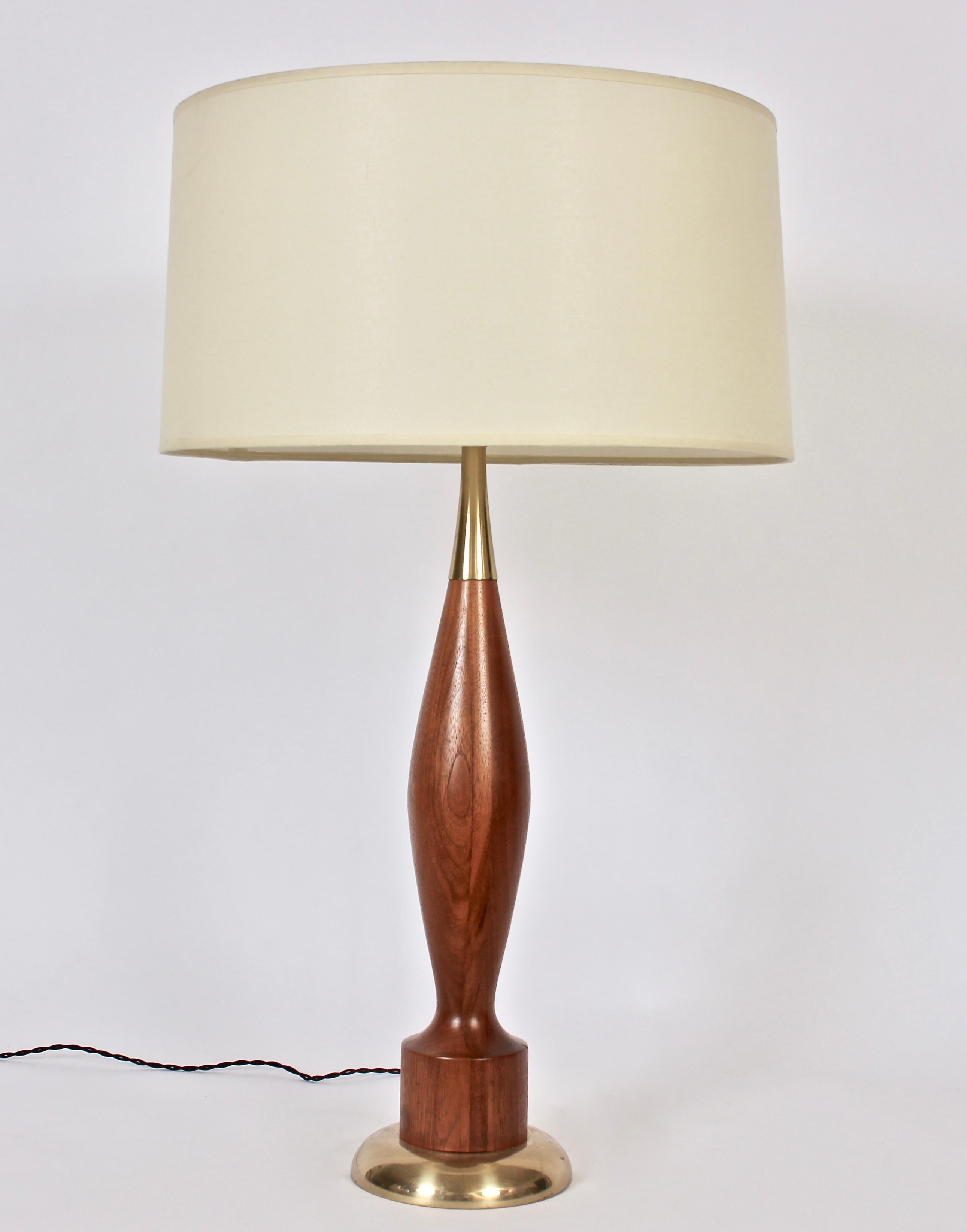 Tall Tony Paul for Westwood Industries Style Turned Walnut & Brass Table Lamp In Good Condition For Sale In Bainbridge, NY