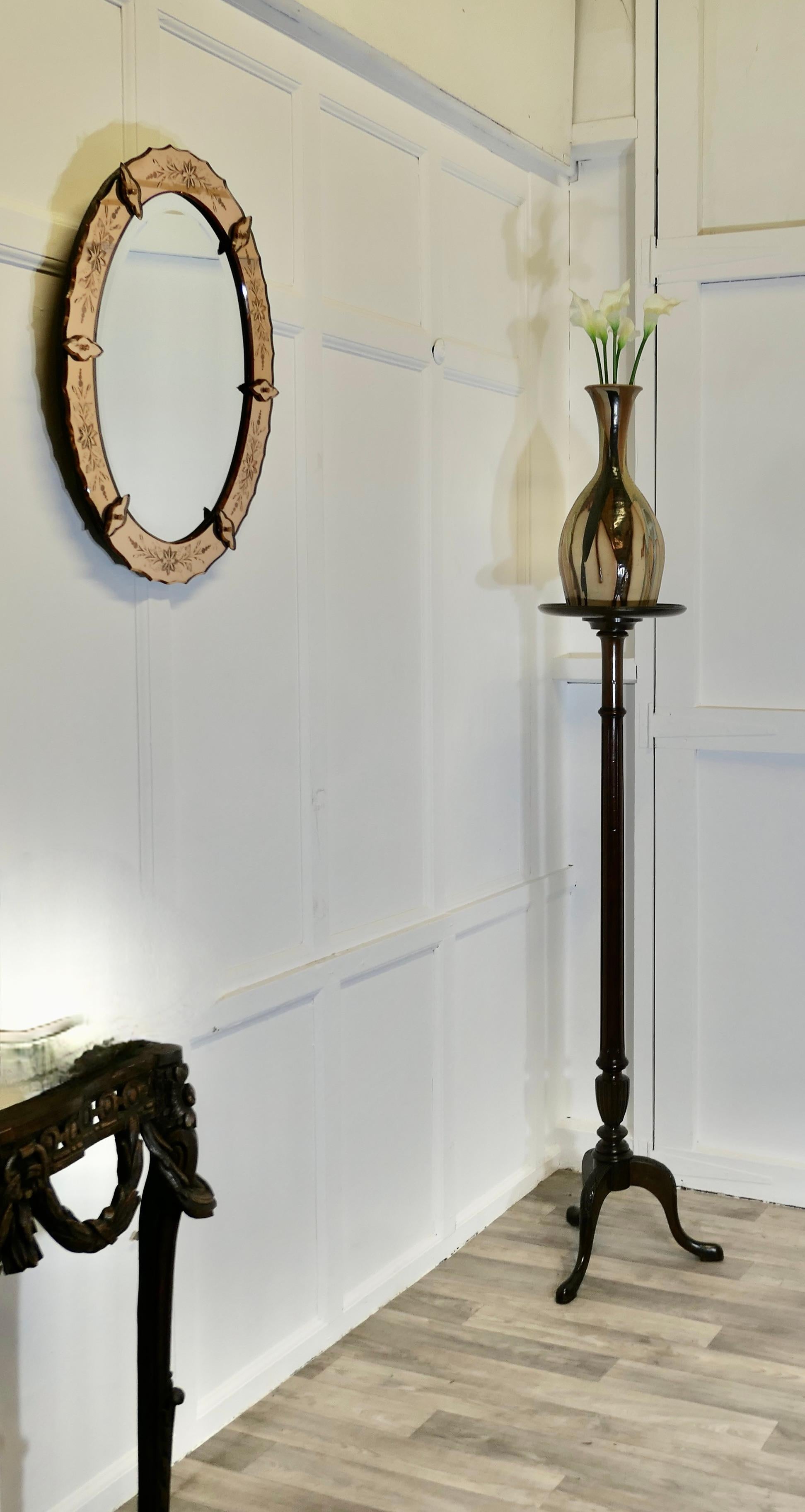 Grand Torchère ou Stand de lampe  Il s'agit d'une pièce de qualité Bon état - En vente à Godshill, Isle of Wight