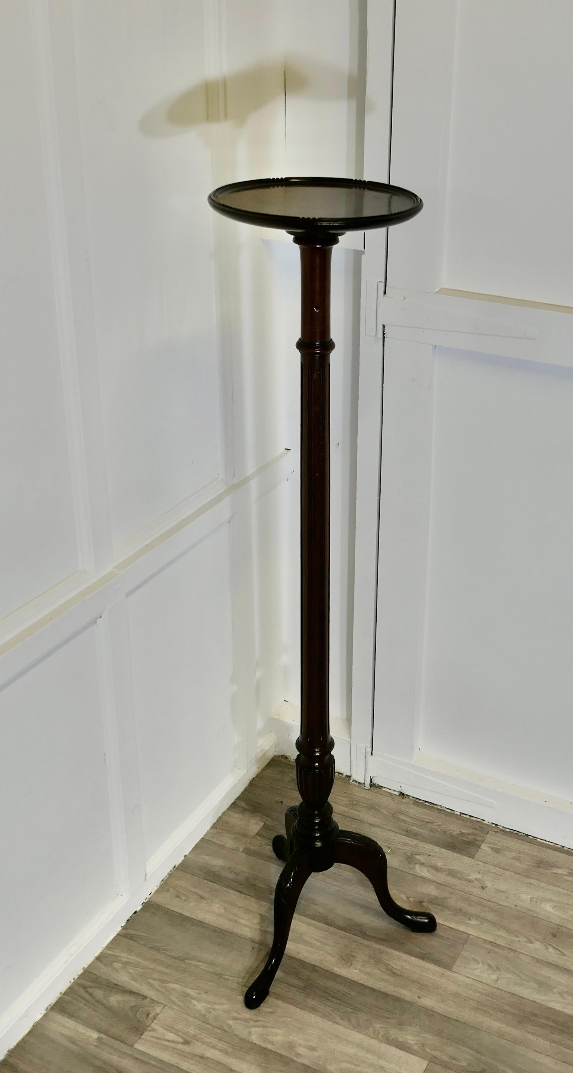 XIXe siècle Grand Torchère ou Stand de lampe  Il s'agit d'une pièce de qualité en vente