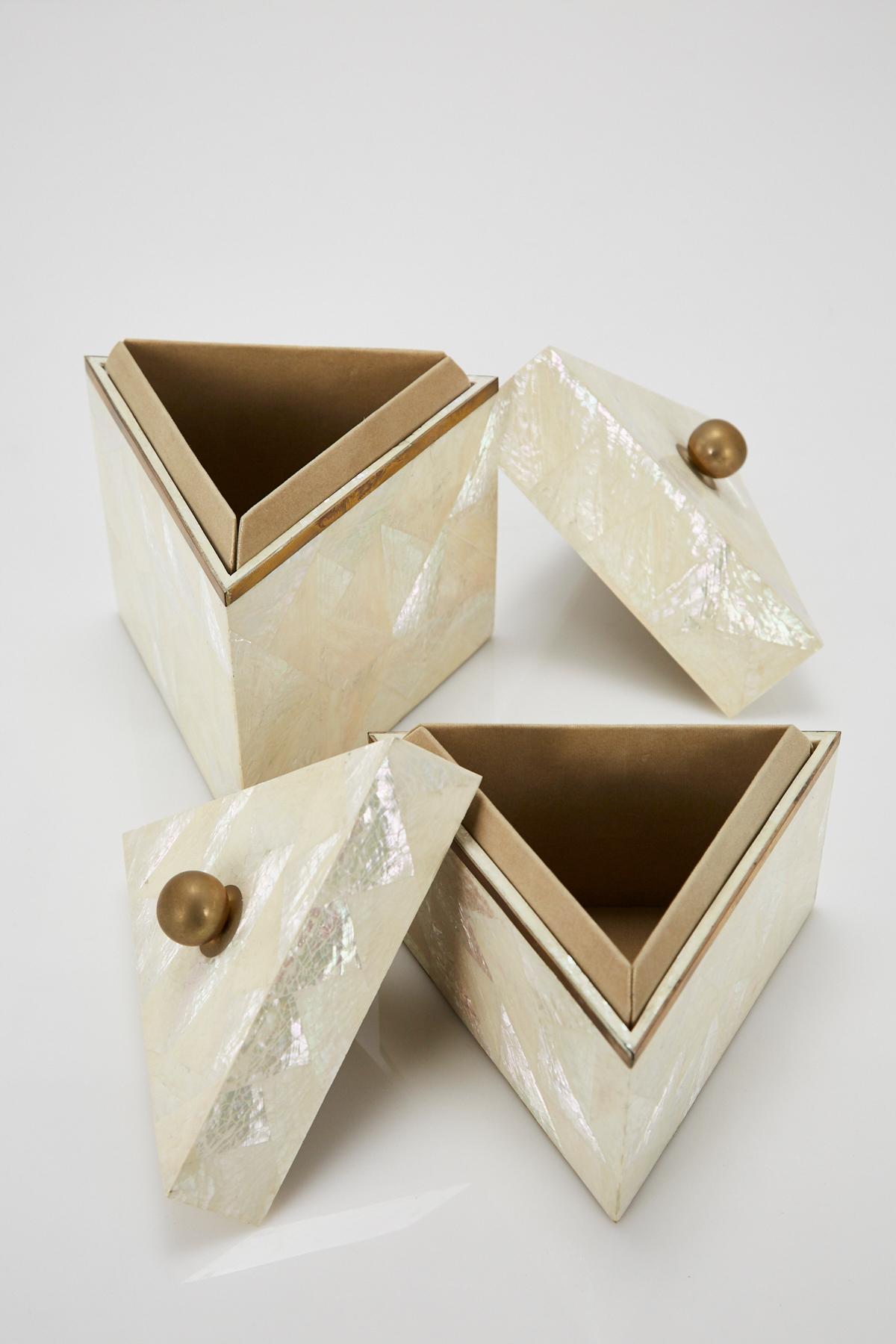 Tall Triangular Postmodern Tessellated Stone and Seashell Lidded Box, 1990s For Sale 7