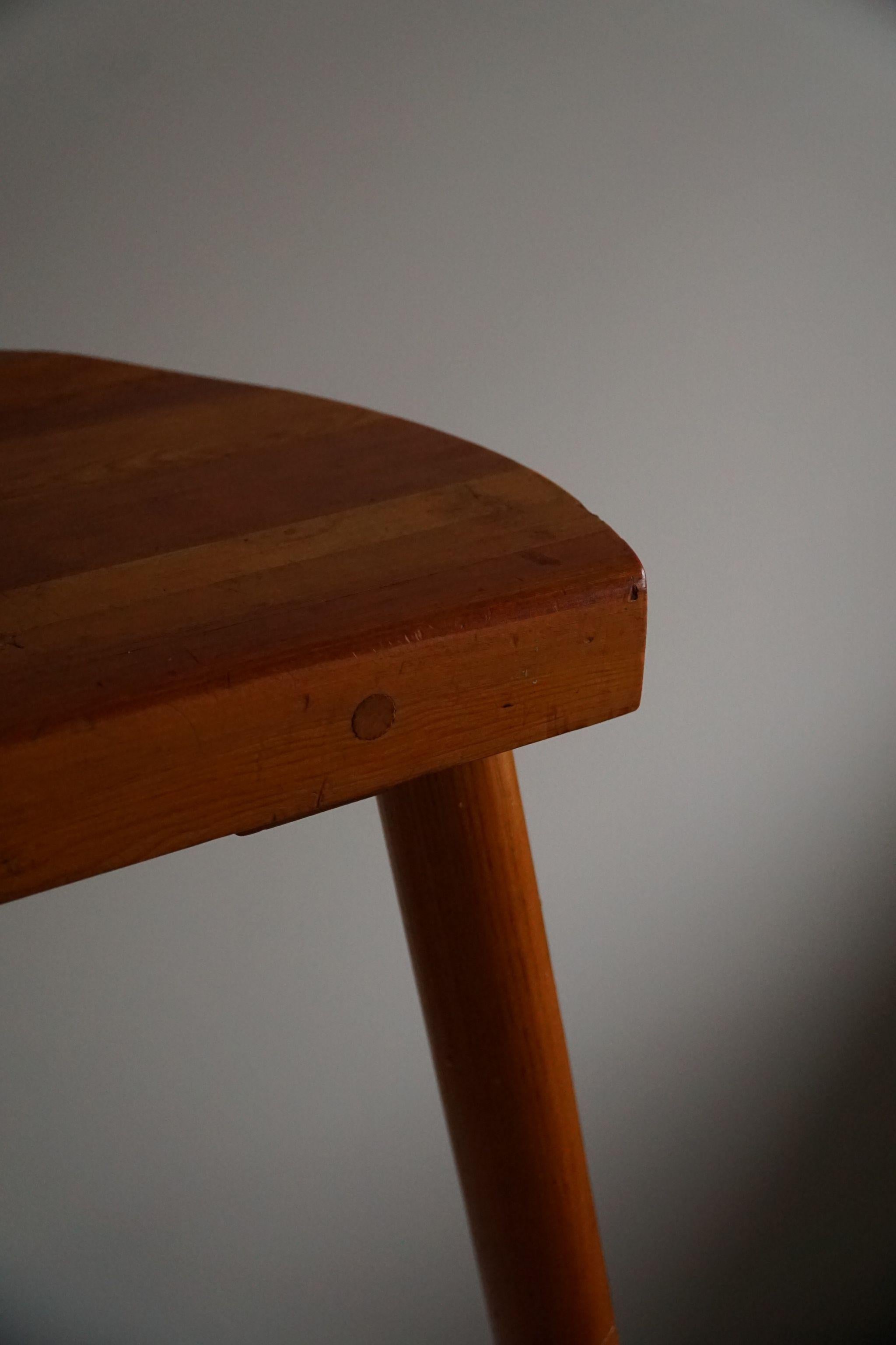 Tall Tripod Stool in Solid Pine, by a Danish Cabinetmaker, Mid Century, Ca 1960s In Good Condition For Sale In Odense, DK