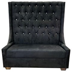 Sofá Banqueta Loveseat alto en piel de ante negra acolchada by Shlomo Haziza