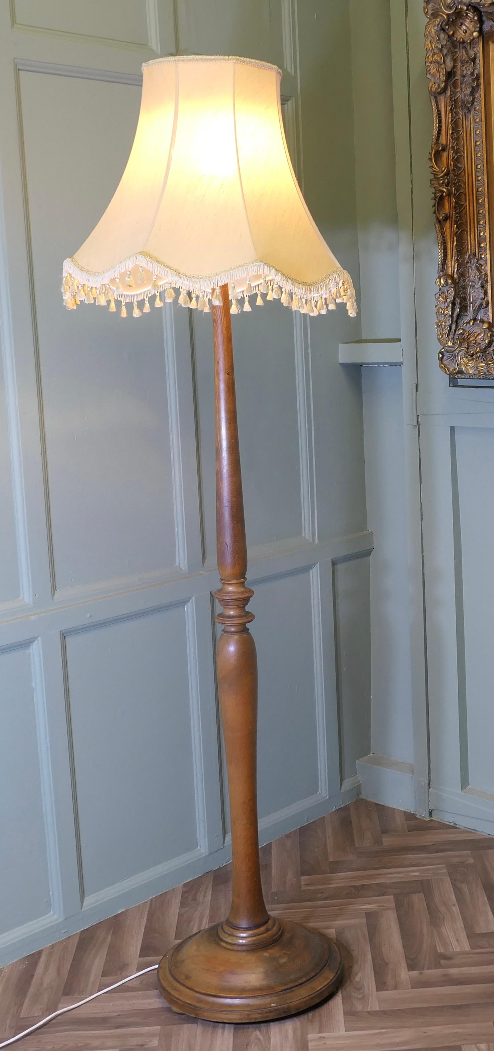 Lampada da terra alta in Beeche tornito, Lampada Standard in vendita 1