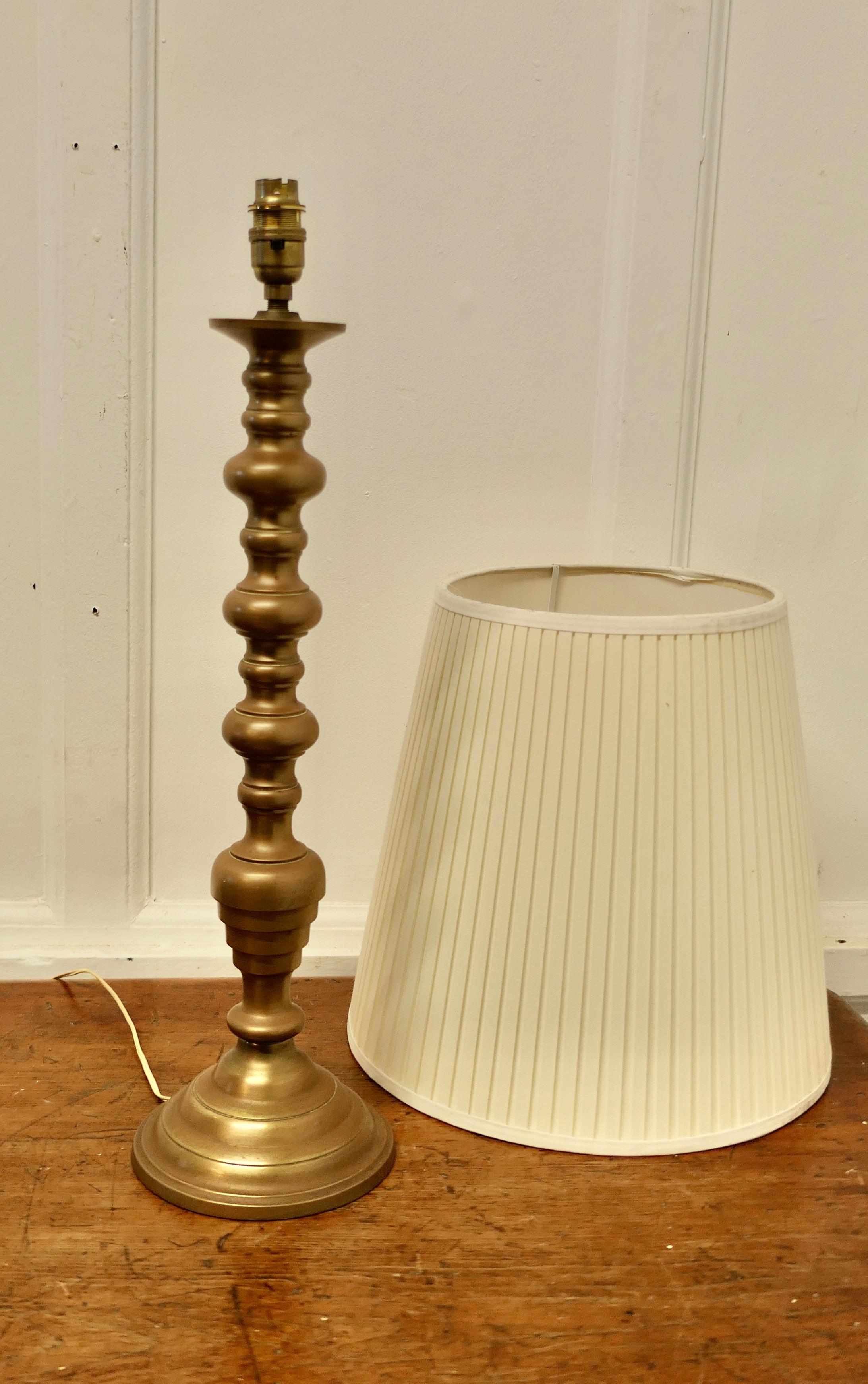 Tall Turned Brass Table Lamp   This is a good quality brass piece  For Sale 1