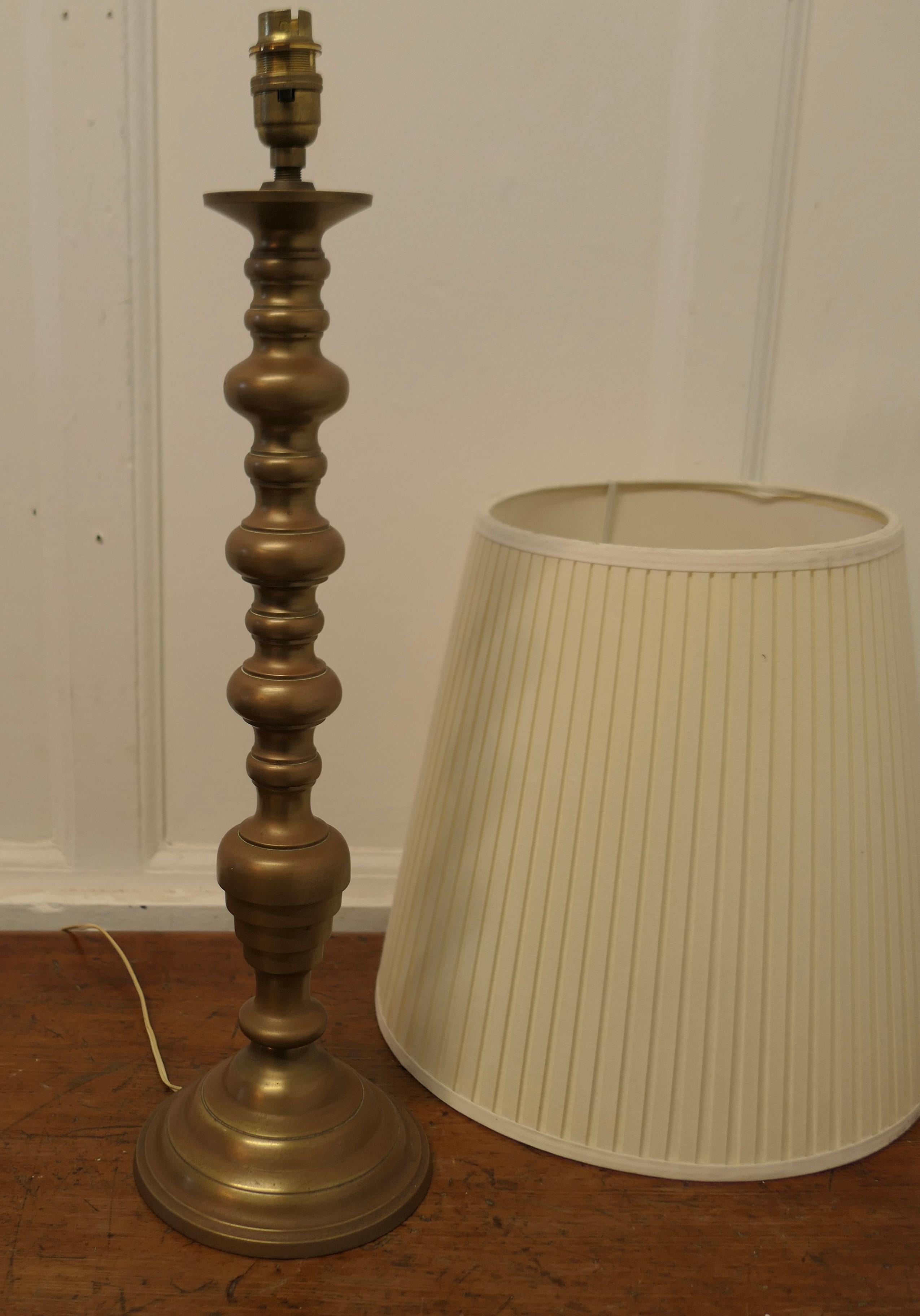 Tall Turned Brass Table Lamp   This is a good quality brass piece  For Sale 2