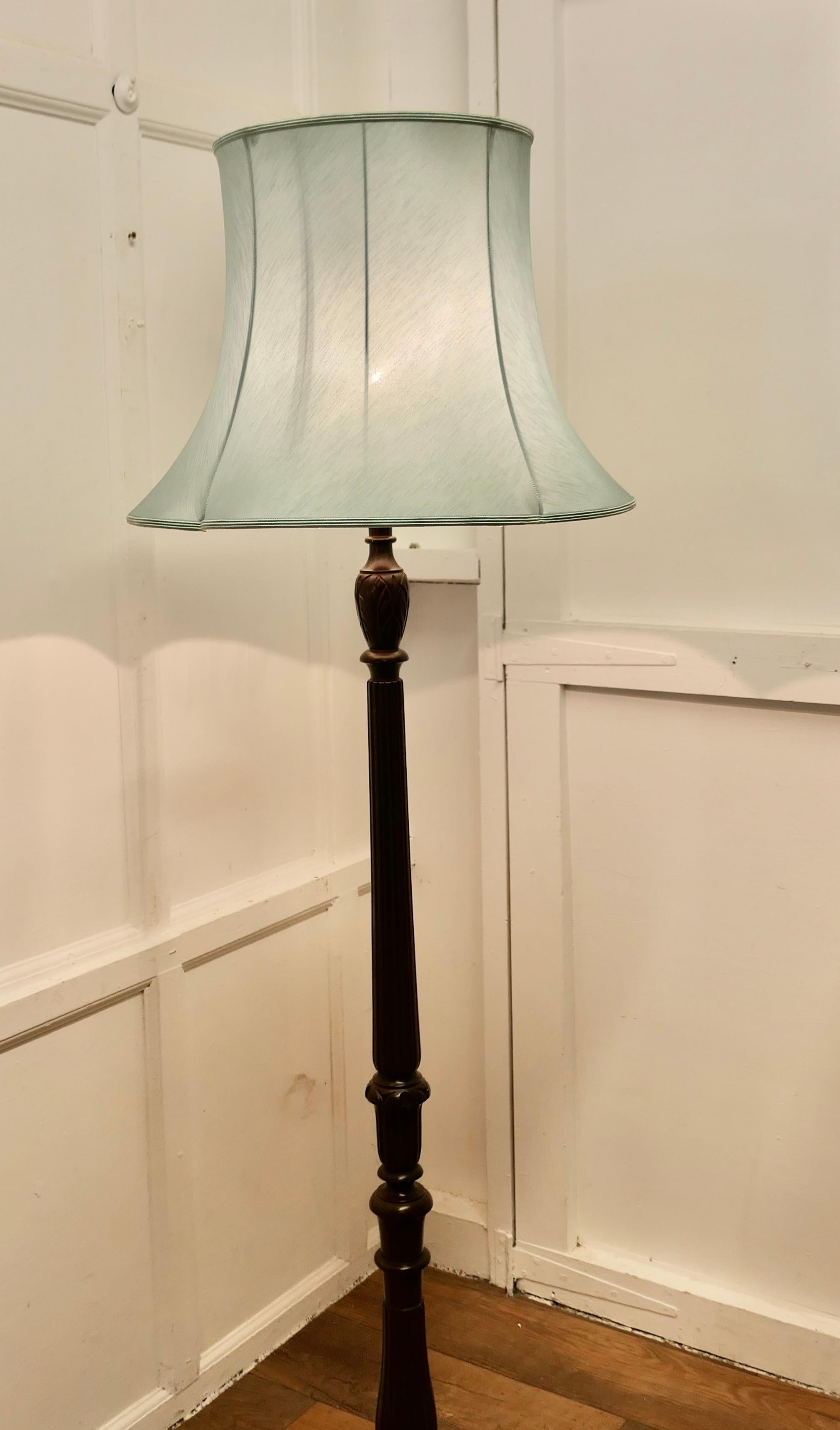 Tall Turned Floor Lamp, Standard Lamp   

This is a very attractive piece, the lamp is decoratively turned and comes with a large pale green lampshade
 The lamp is all working, the wiring appears to be new, the lamp is in good condition, the base is