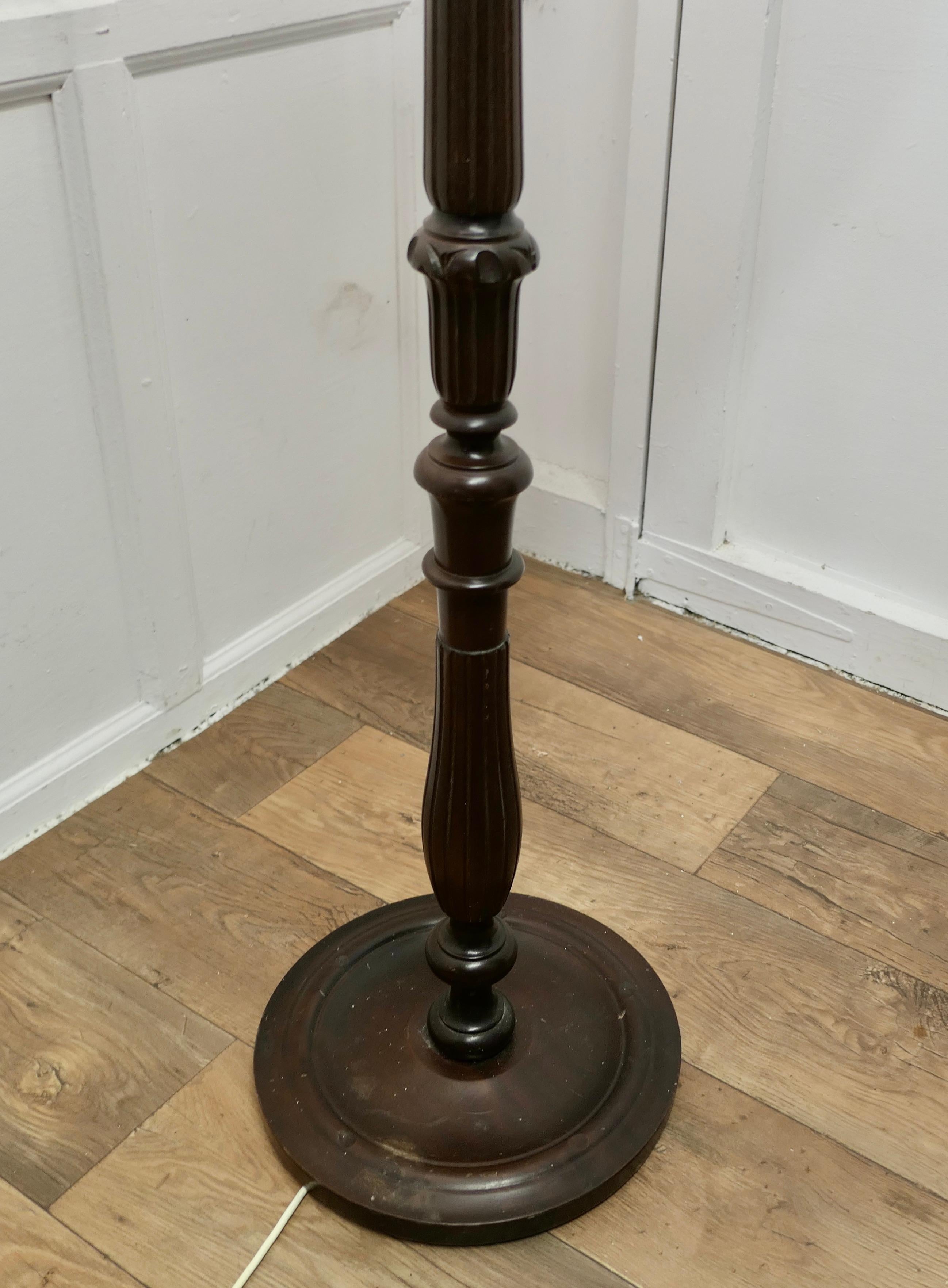 Country Tall Turned Floor Lamp, Standard Lamp     This is a very attractive piece  For Sale