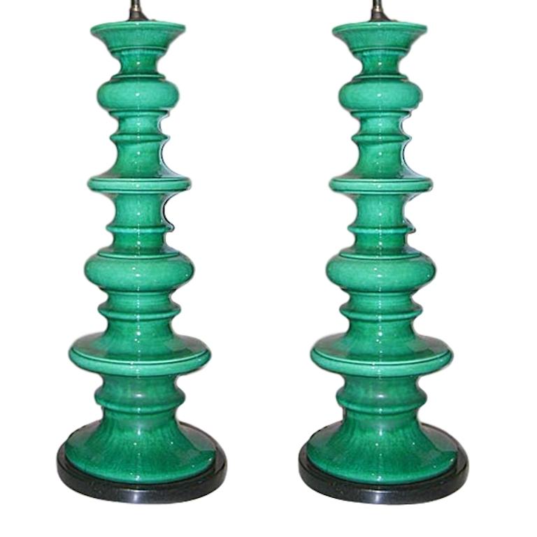 A striking pair of French 1930s turquoise-green glazed porcelain table lamps with black marble bases.

Measurements:
Height 22