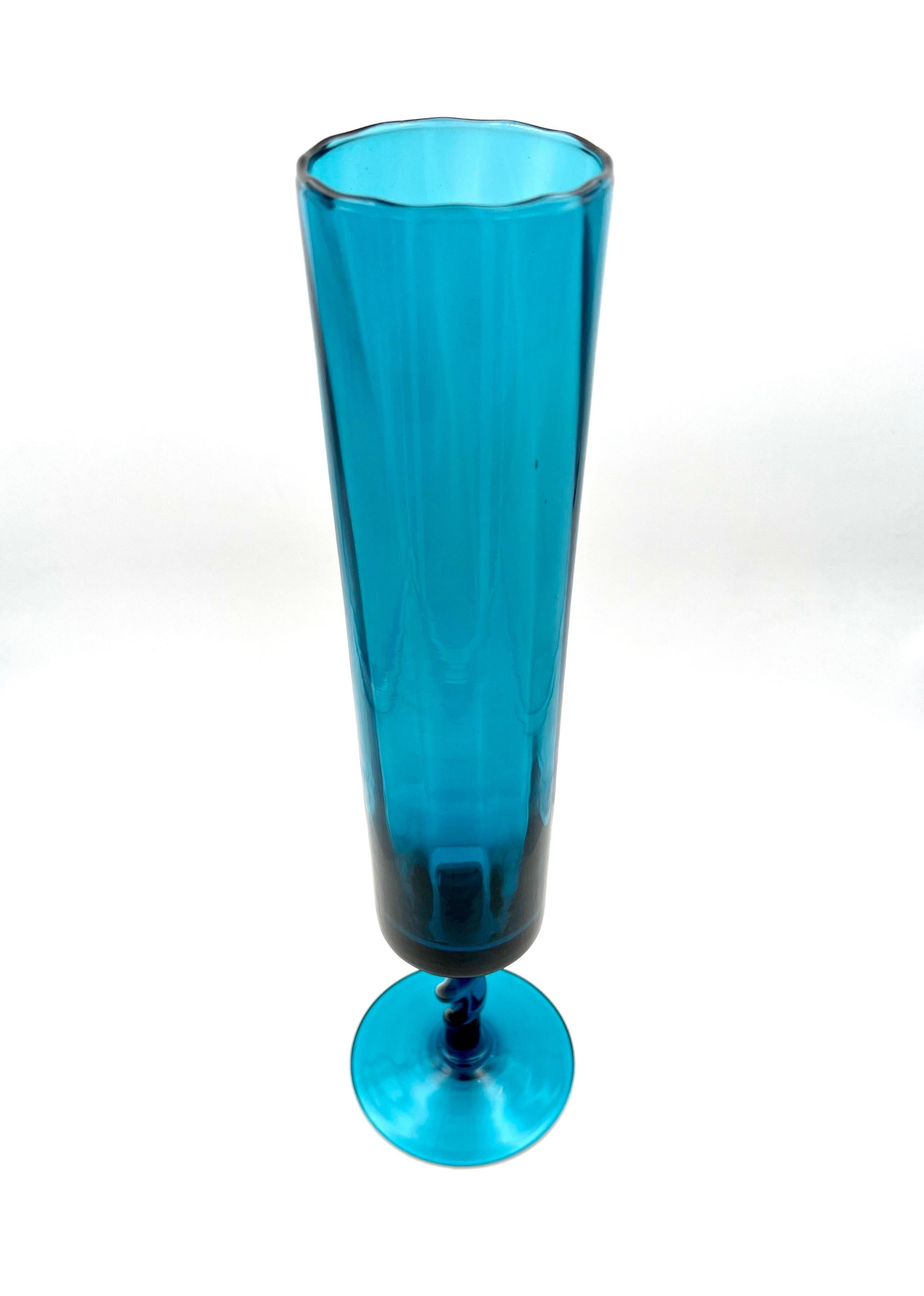 Tall Twisted Empoli Glass Vase In Excellent Condition For Sale In San Diego, CA