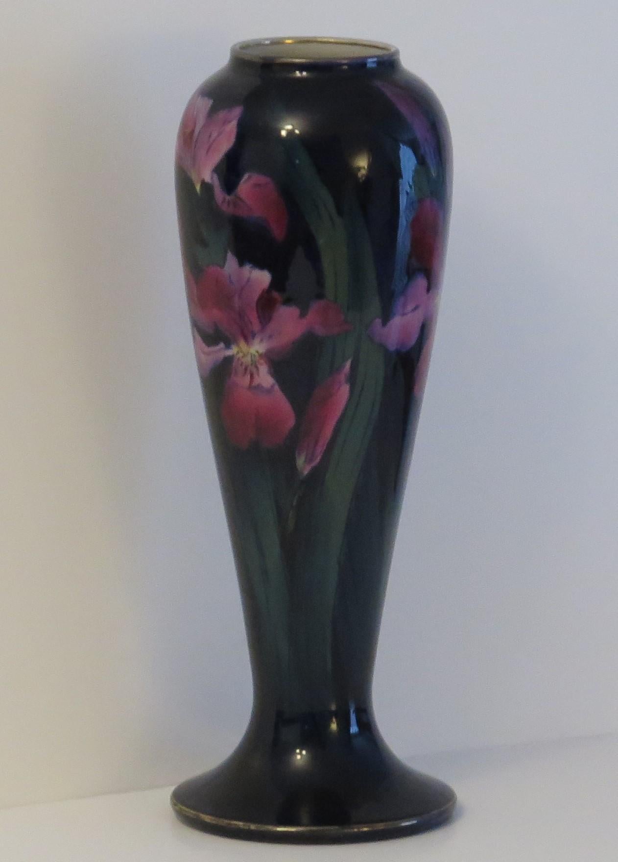 Tall Vase Imperial Rouge by George Jones & Sons, Art Nouveau Late 19th Century In Good Condition In Lincoln, Lincolnshire