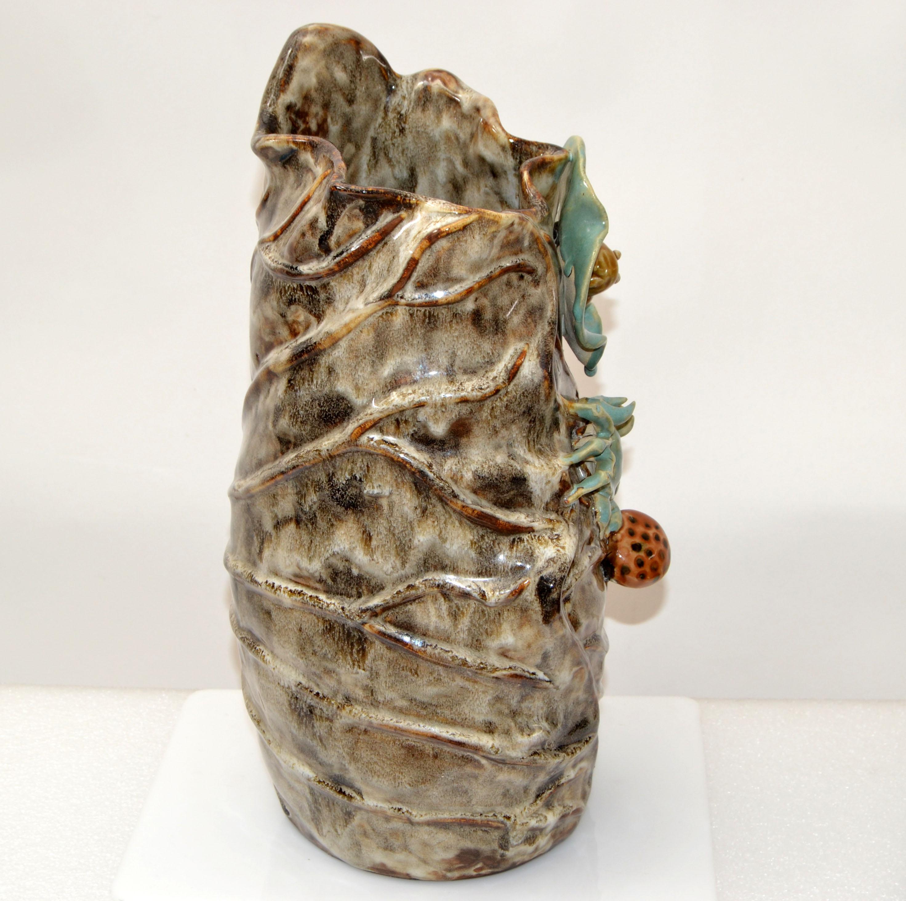 Grand vase en faïence émaillée moderne du milieu du siècle, motif nautique de grenouille et de crabe, 1970 en vente 5