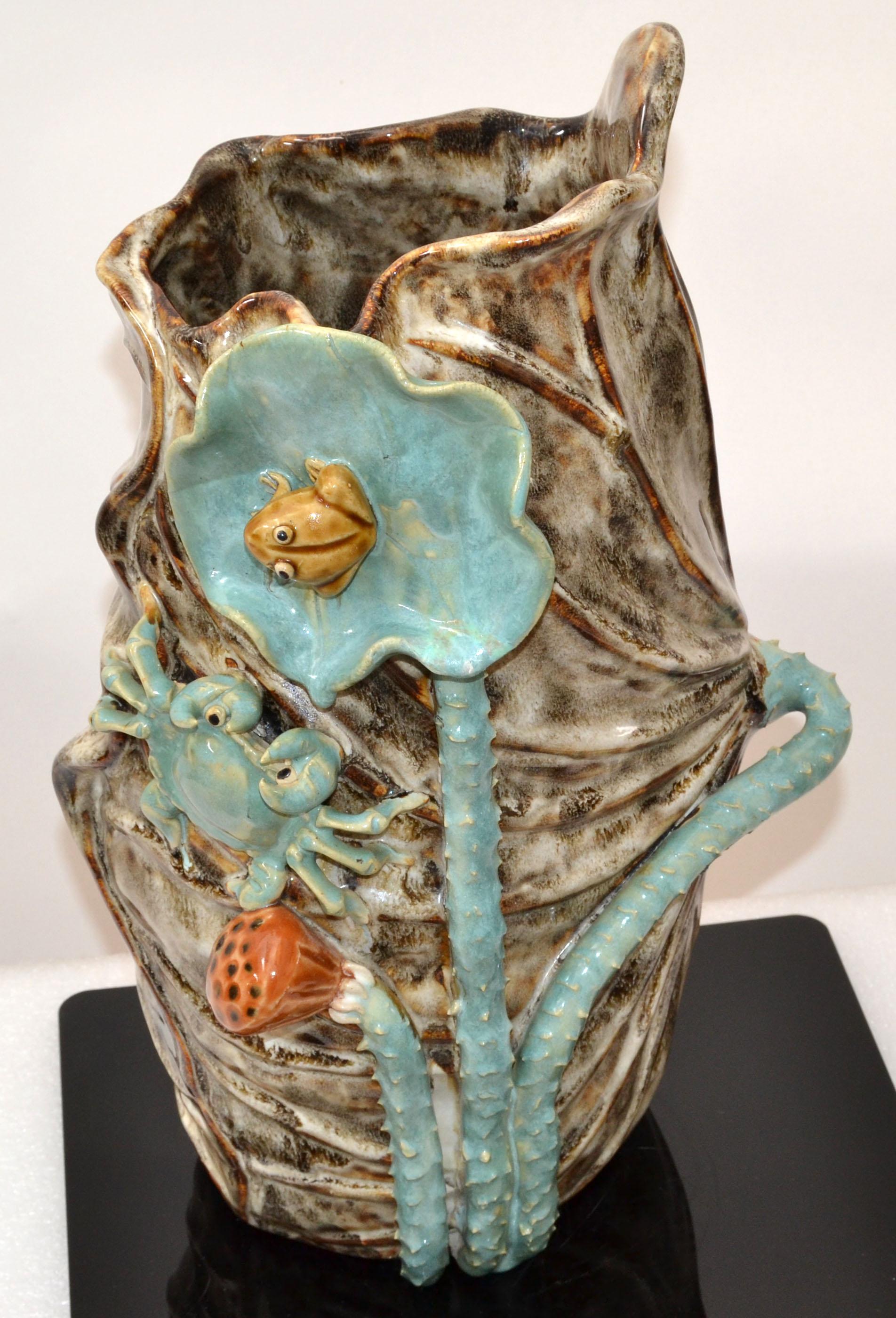 Grand vase en faïence émaillée moderne du milieu du siècle, motif nautique de grenouille et de crabe, 1970 en vente 8