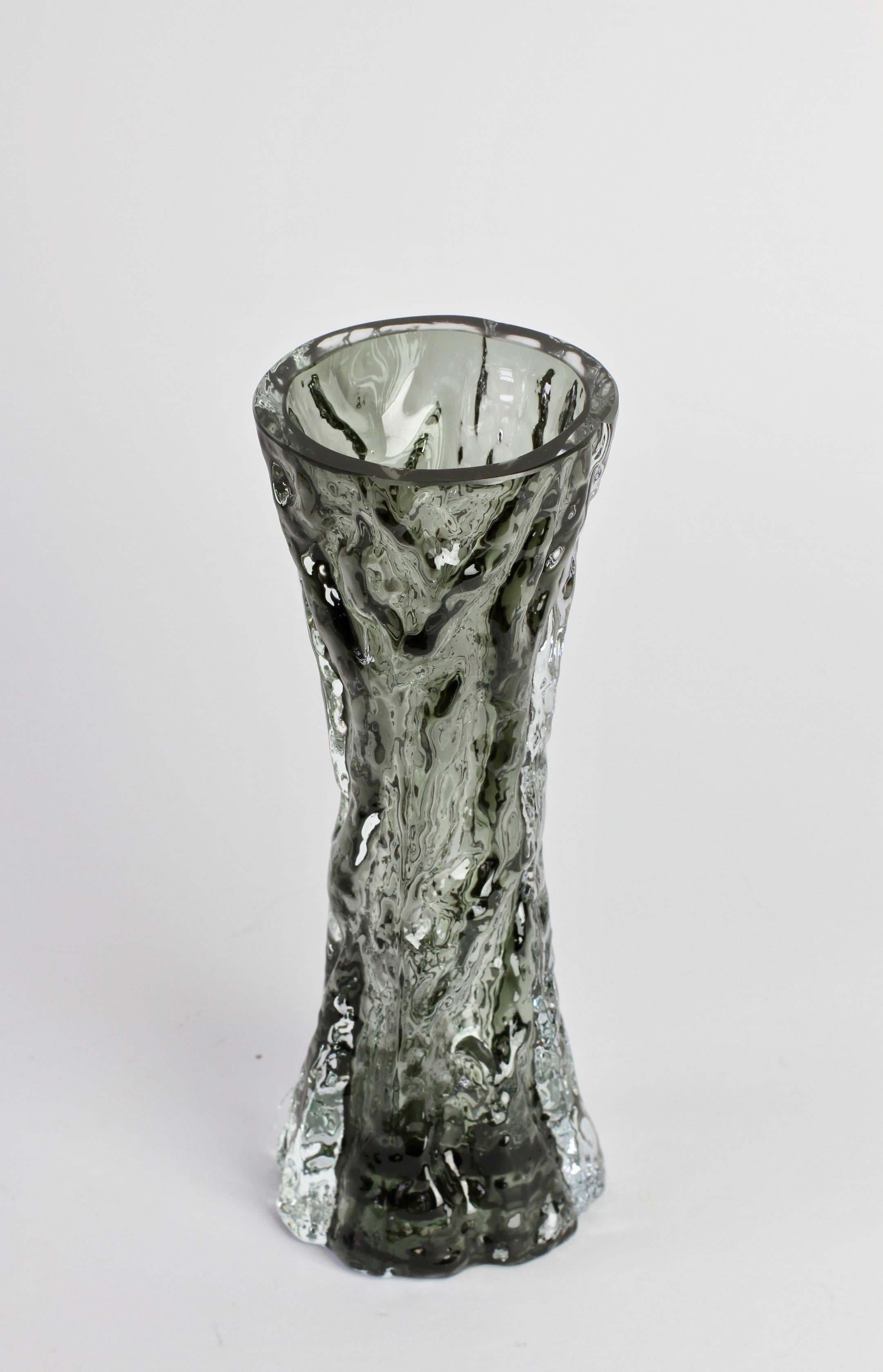 Grand vase vintage en verre fumé noir à écorce d'arbre par Ingrid Glas:: vers 1970 4
