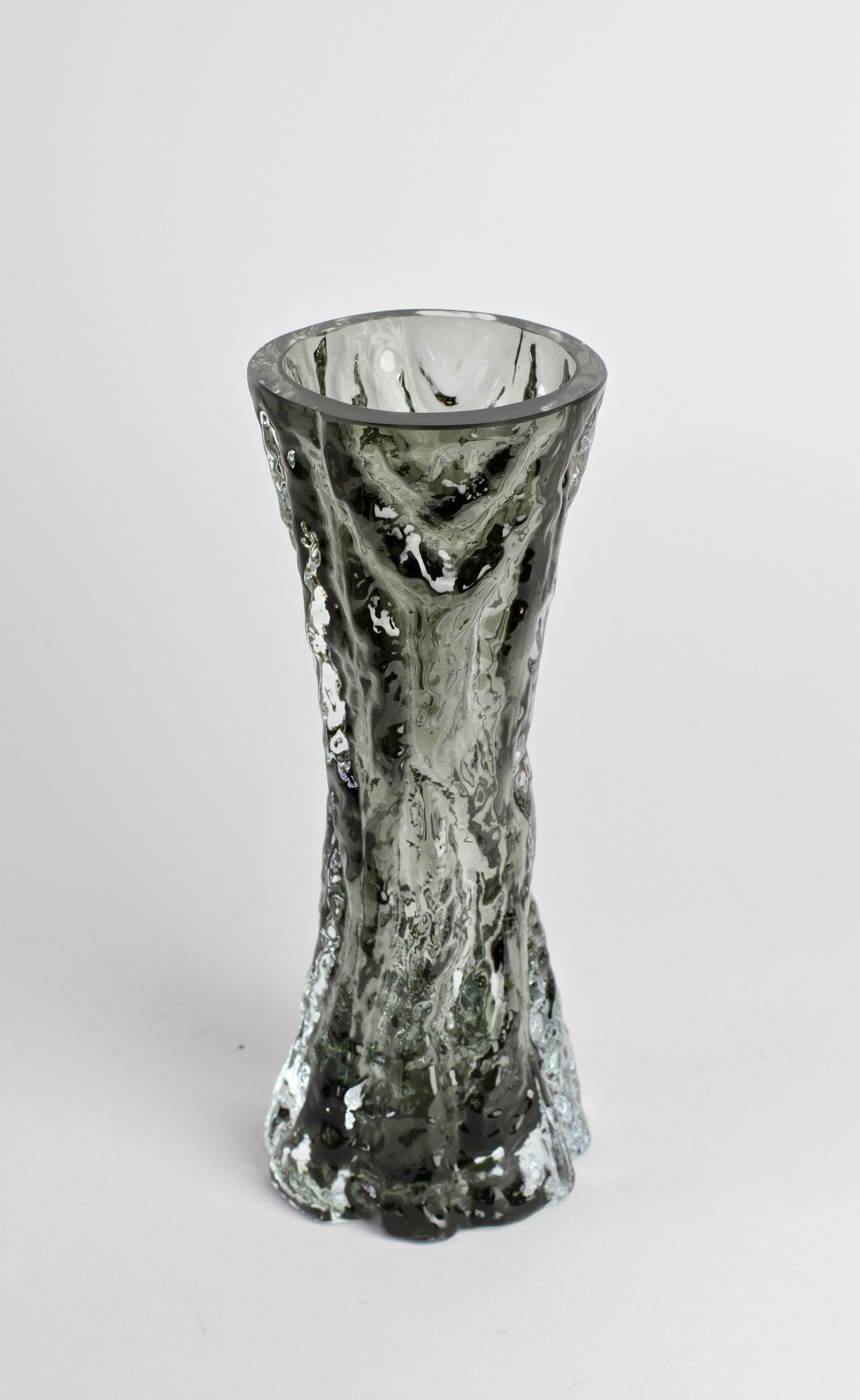 Grand vase vintage en verre fumé noir à écorce d'arbre par Ingrid Glas:: vers 1970 7