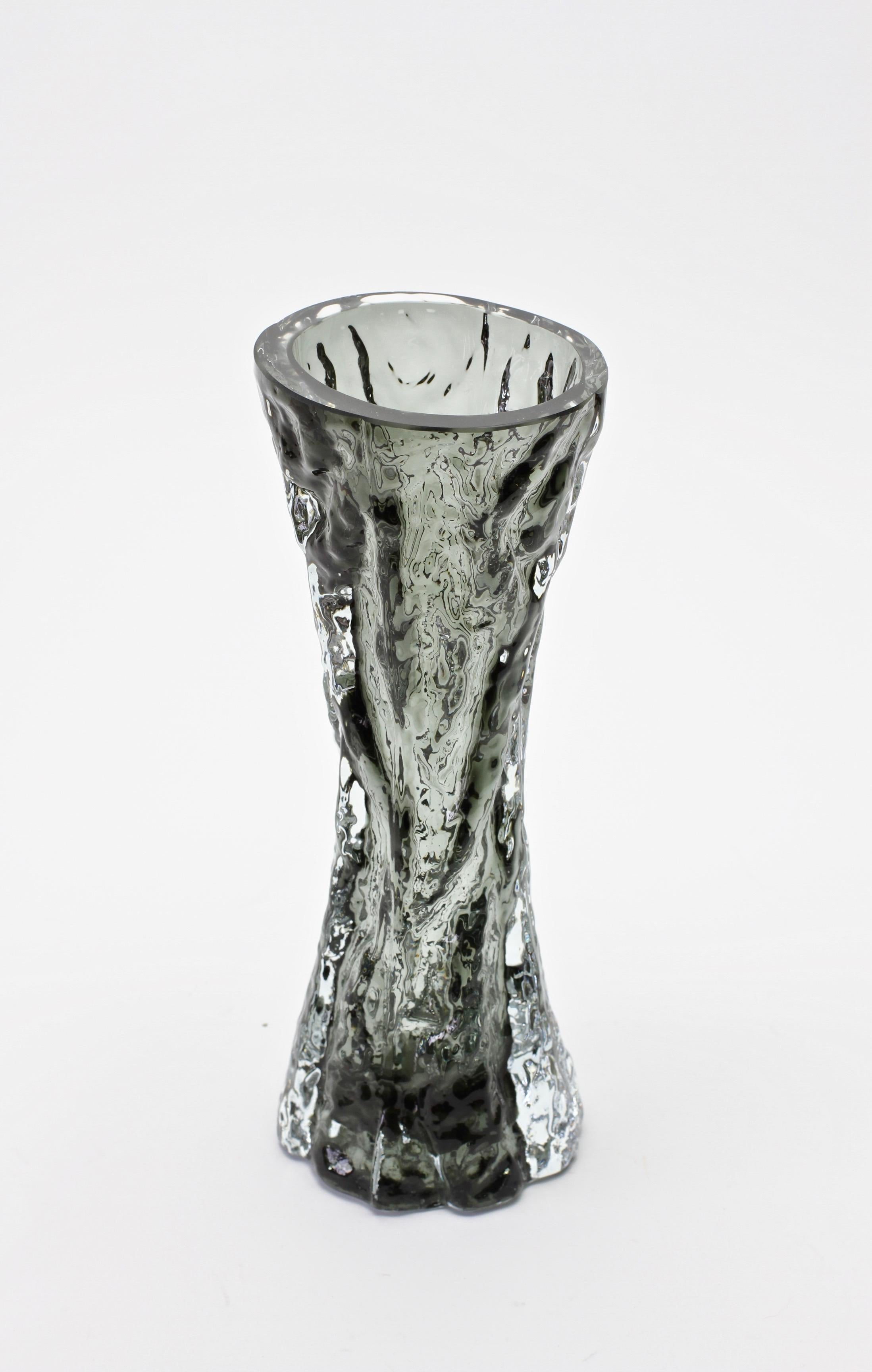 Grand vase vintage en verre fumé noir à écorce d'arbre par Ingrid Glas:: vers 1970 8