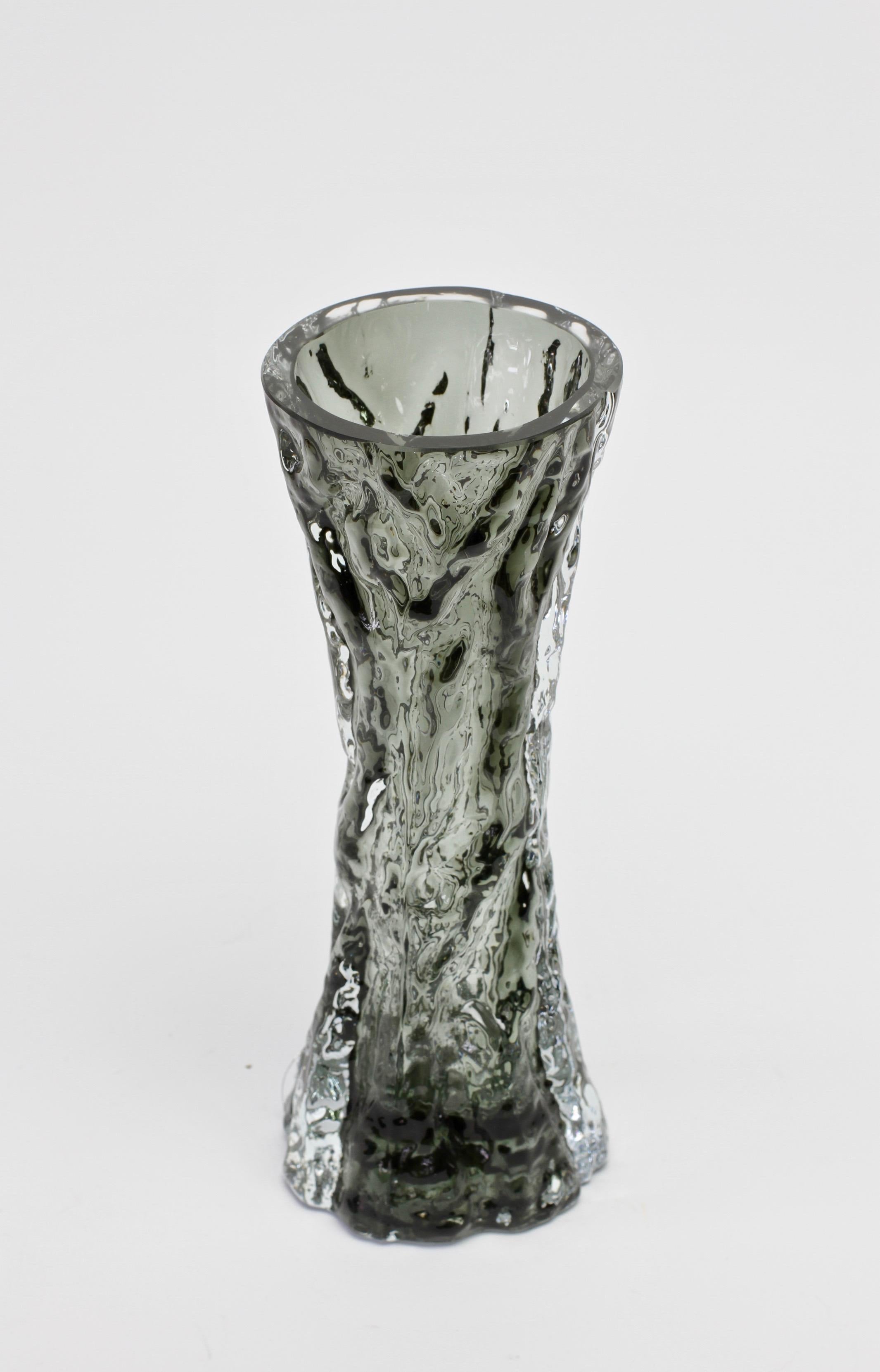 Grand vase vintage en verre fumé noir à écorce d'arbre par Ingrid Glas:: vers 1970 9